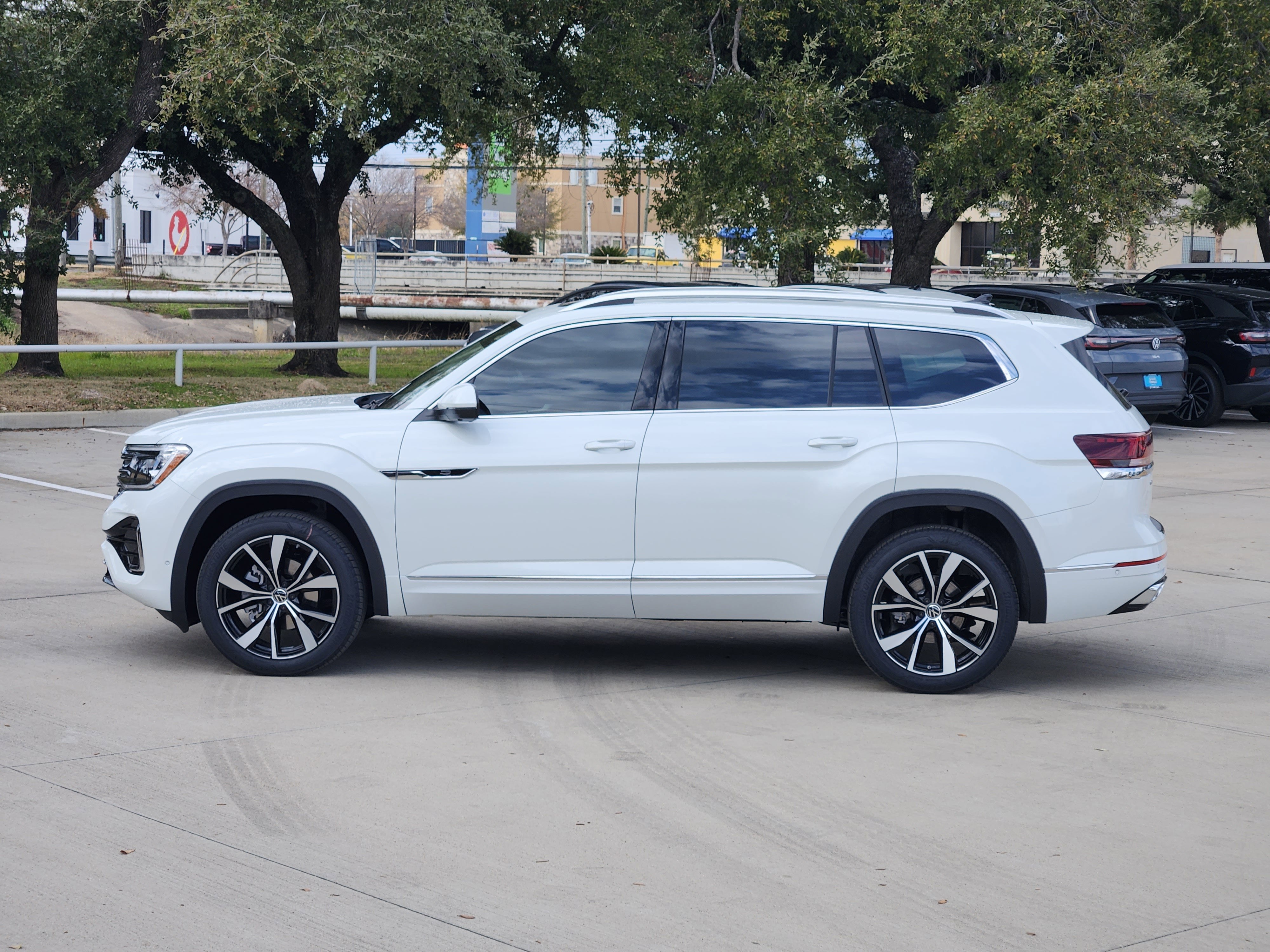 2026 Volkswagen Atlas 2.0T SEL Premium R-Line
