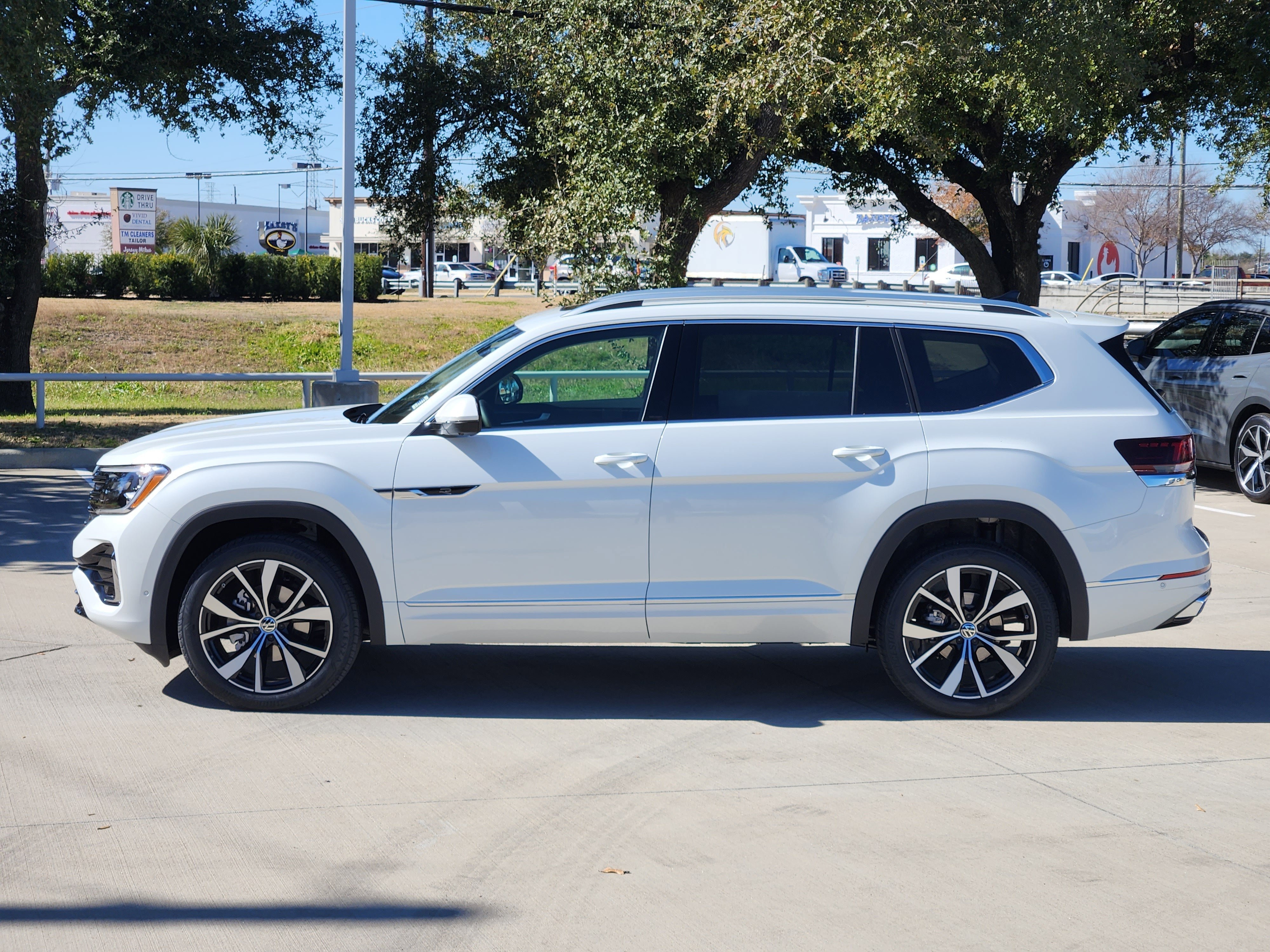 2026 Volkswagen Atlas 2.0T SEL Premium R-Line