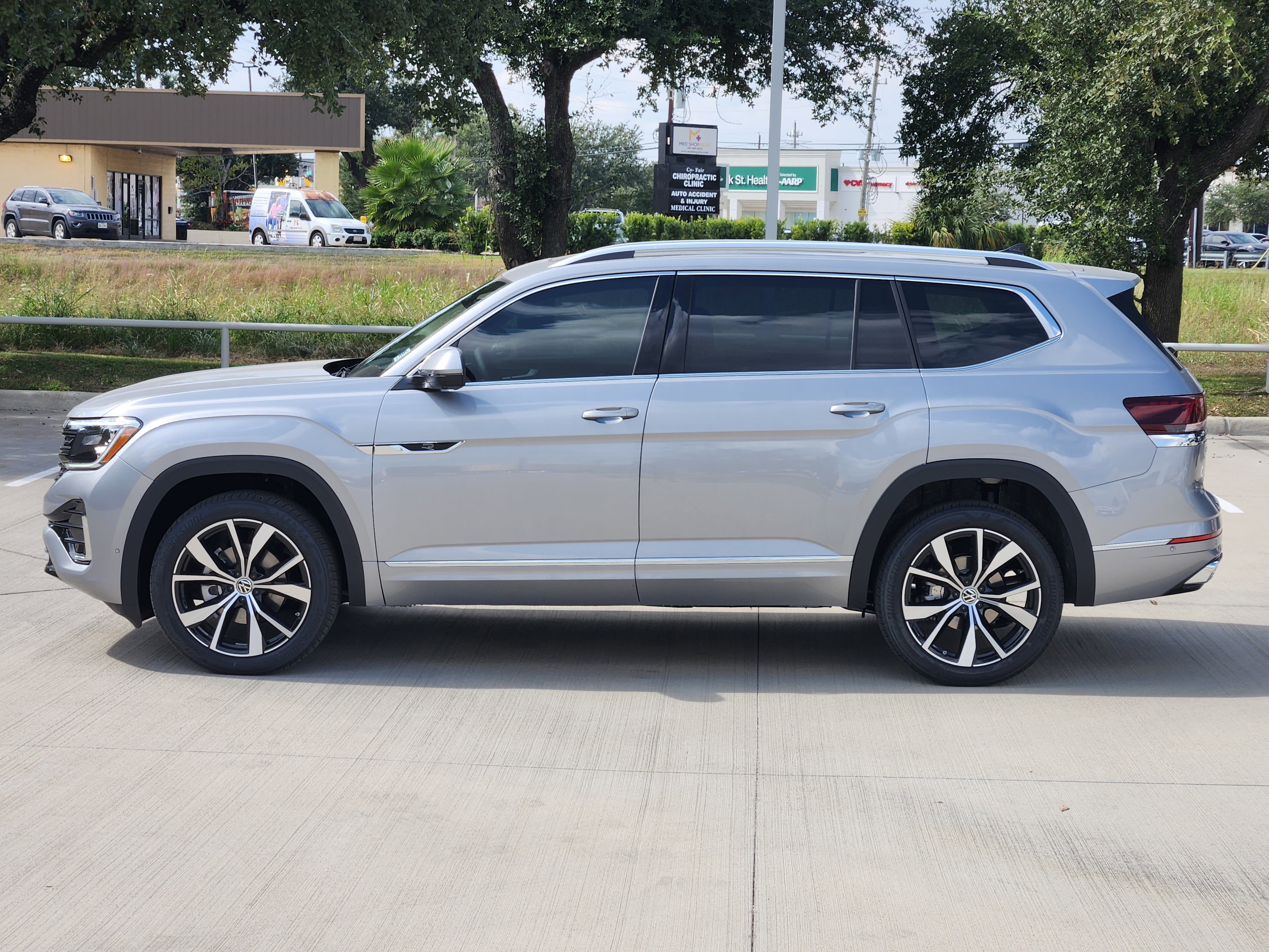 2026 Volkswagen Atlas 2.0T SEL Premium R-Line