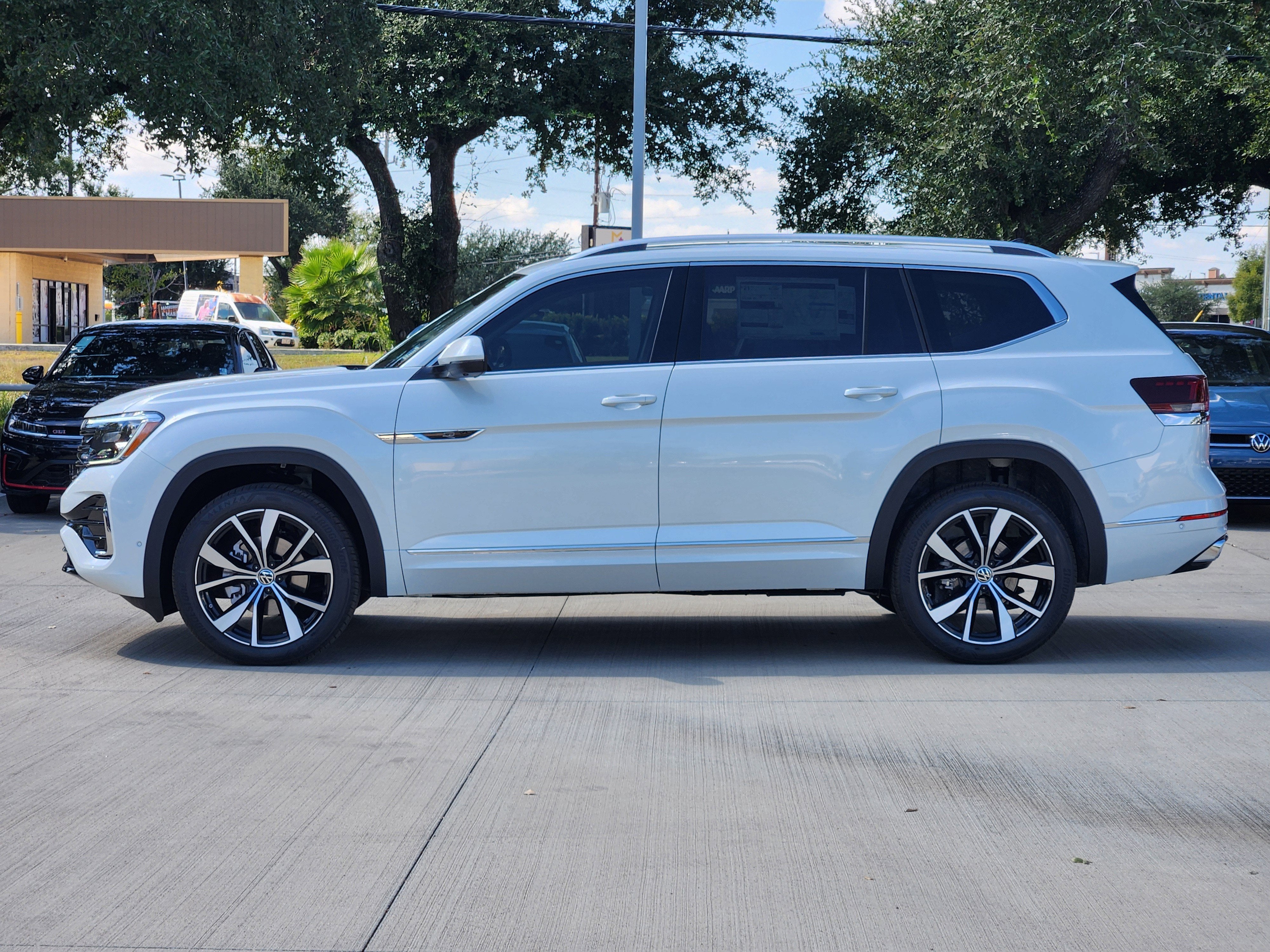 2026 Volkswagen Atlas 2.0T SEL Premium R-Line