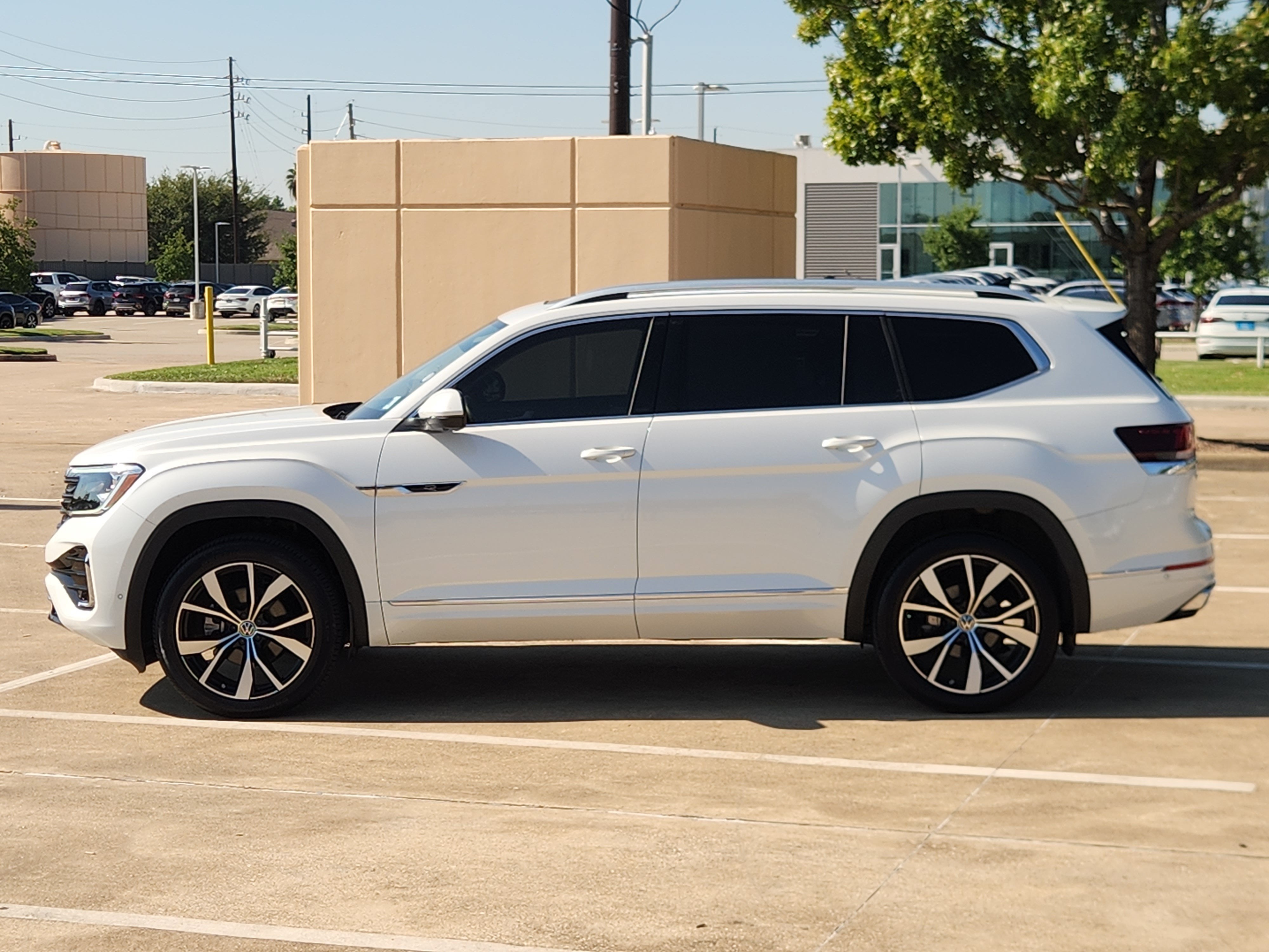 2024 Volkswagen Atlas 2.0T SEL Premium R-Line