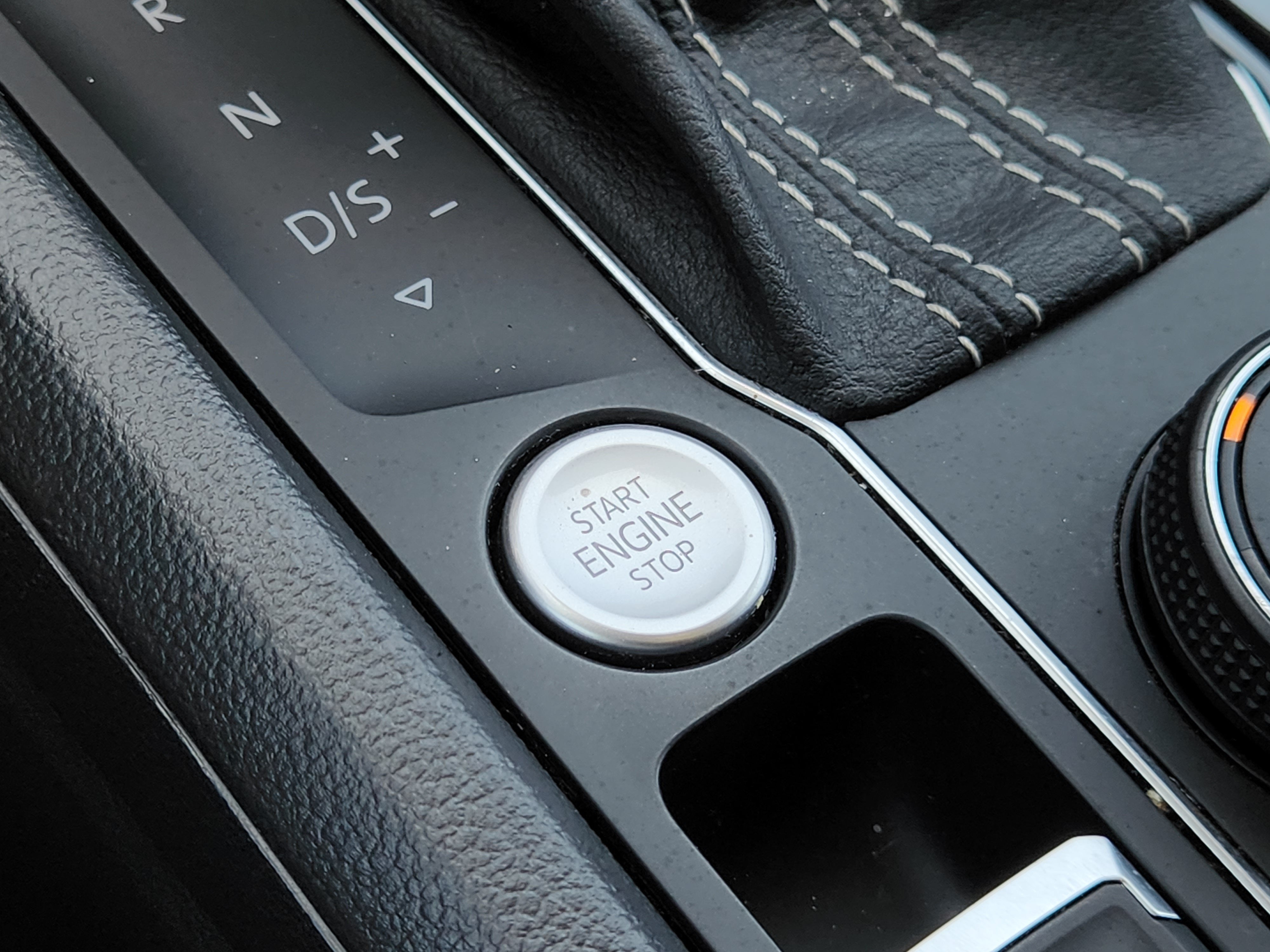 2023 Volkswagen Atlas 3.6L V6 SEL Premium R-Line