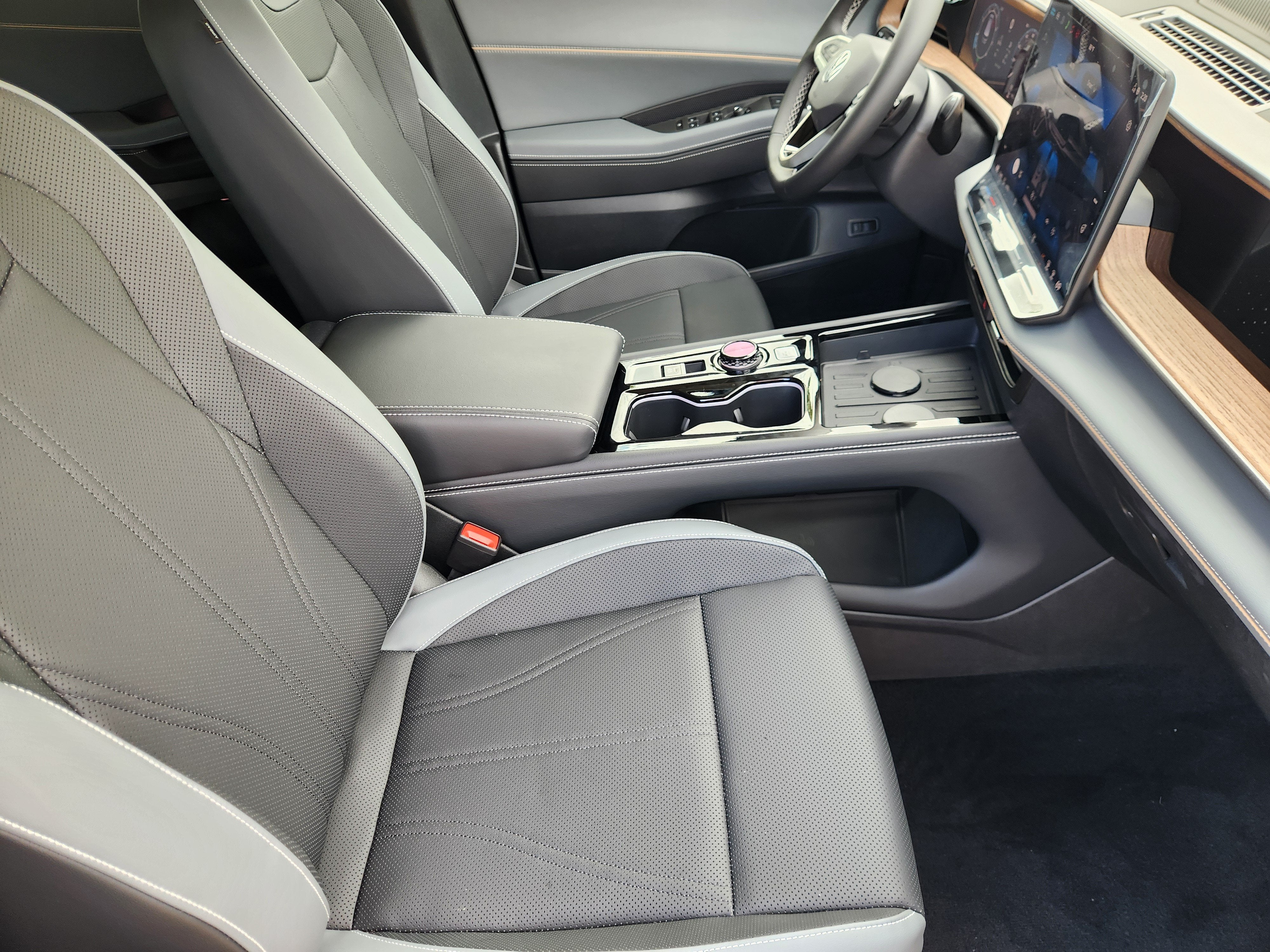 2027 Volkswagen Atlas SE w/Technology