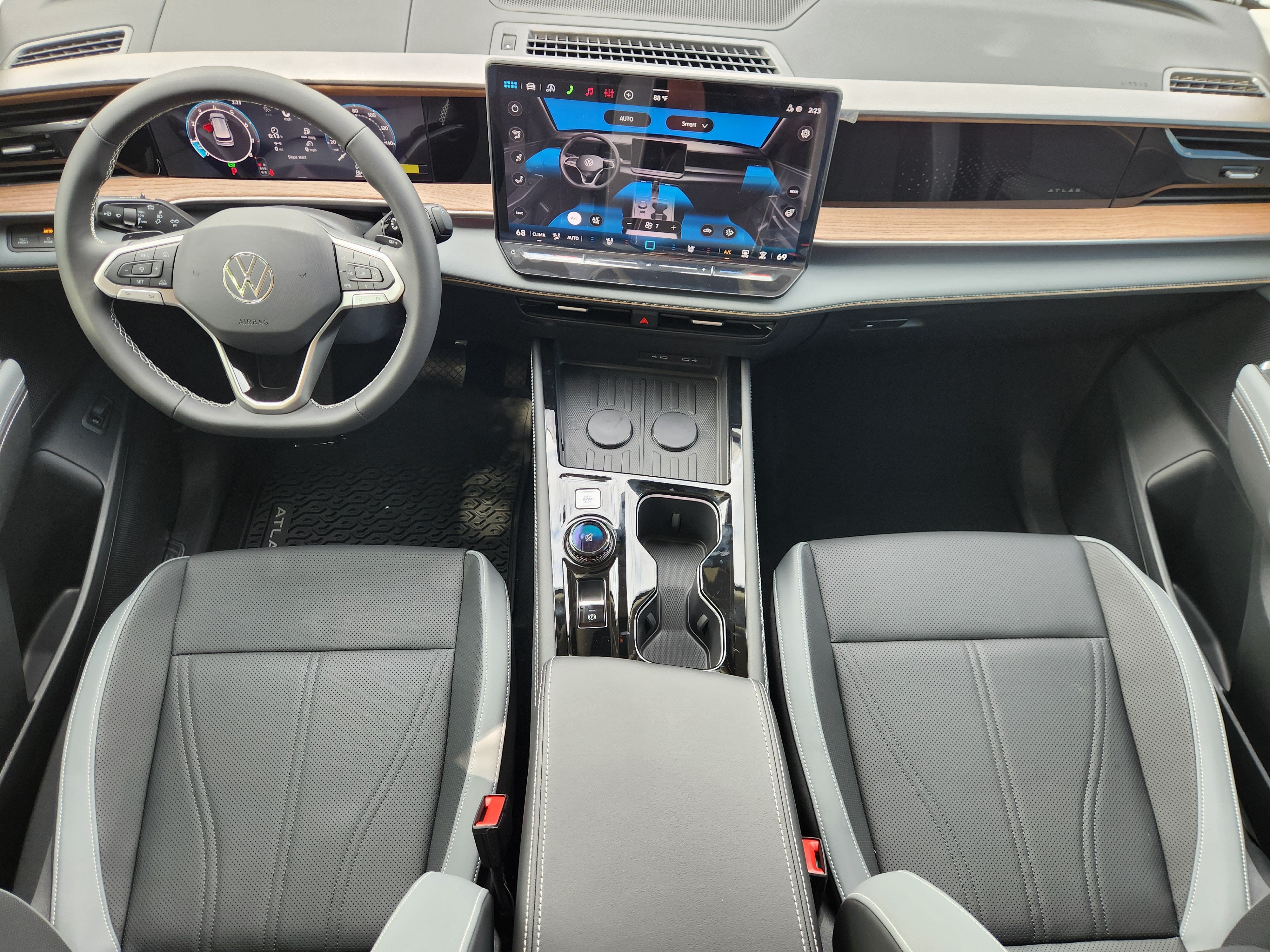 2027 Volkswagen Atlas SE w/Technology