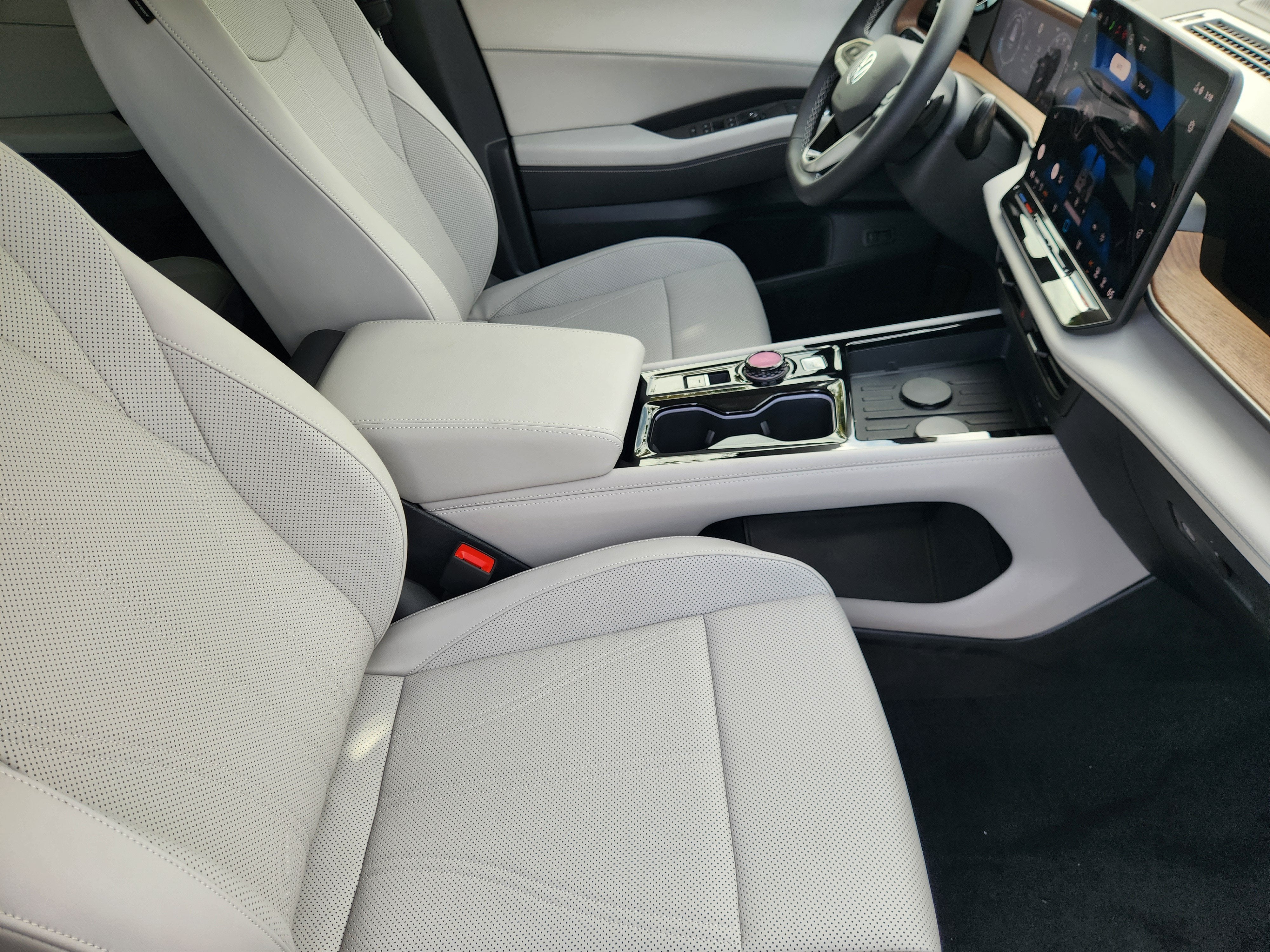 2027 Volkswagen Atlas SE w/Technology