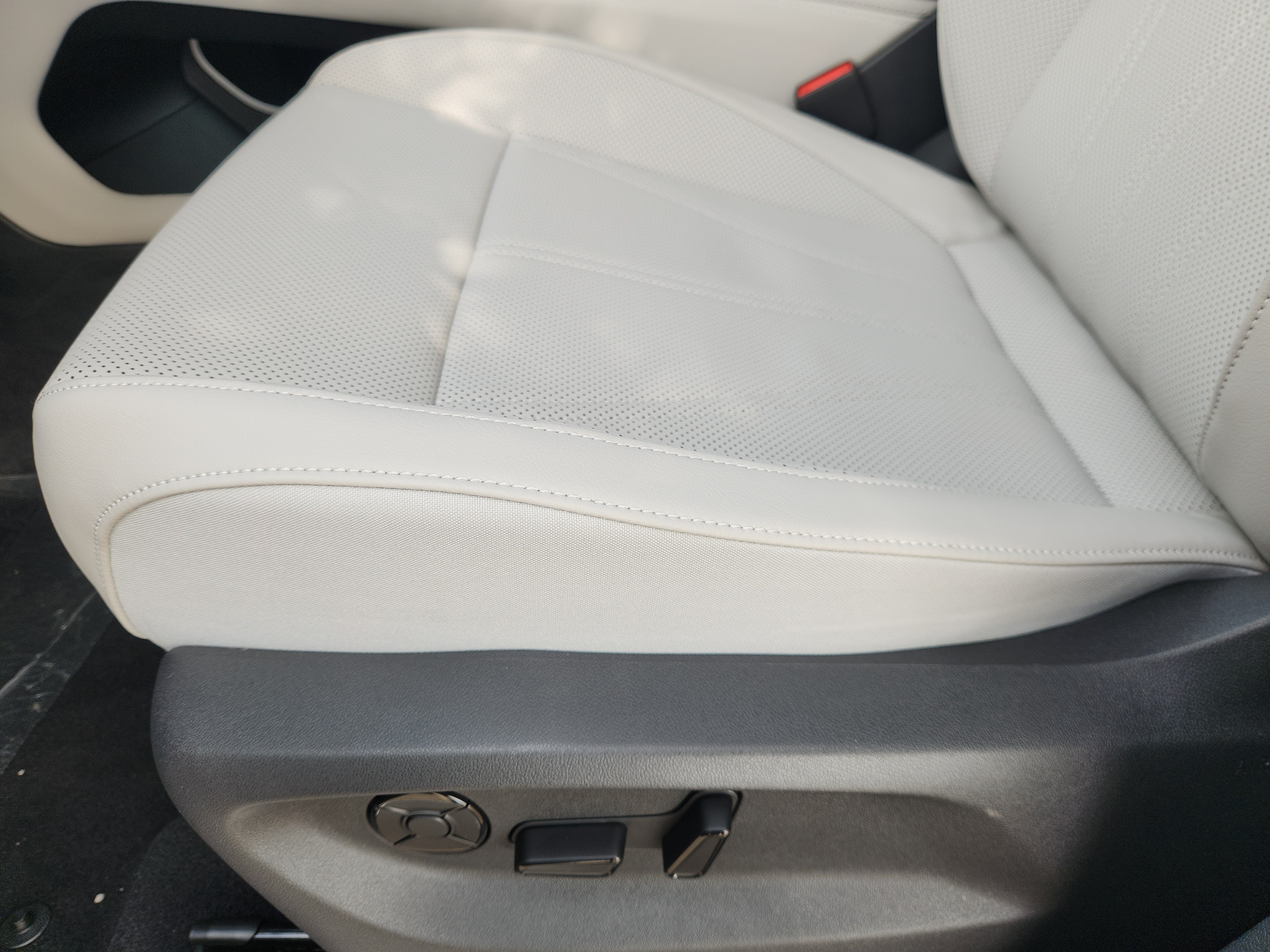 2027 Volkswagen Atlas SE w/Technology