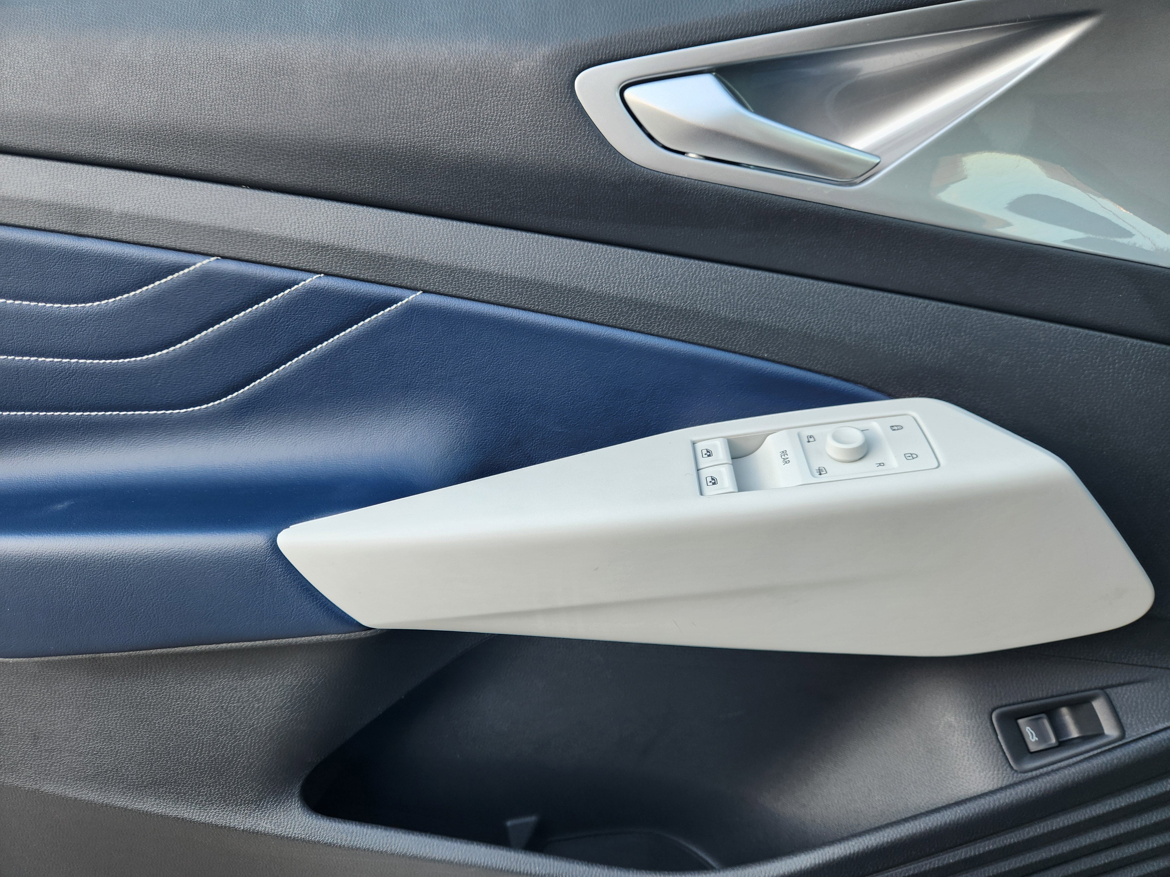 2023 Volkswagen ID.4 Pro S Plus