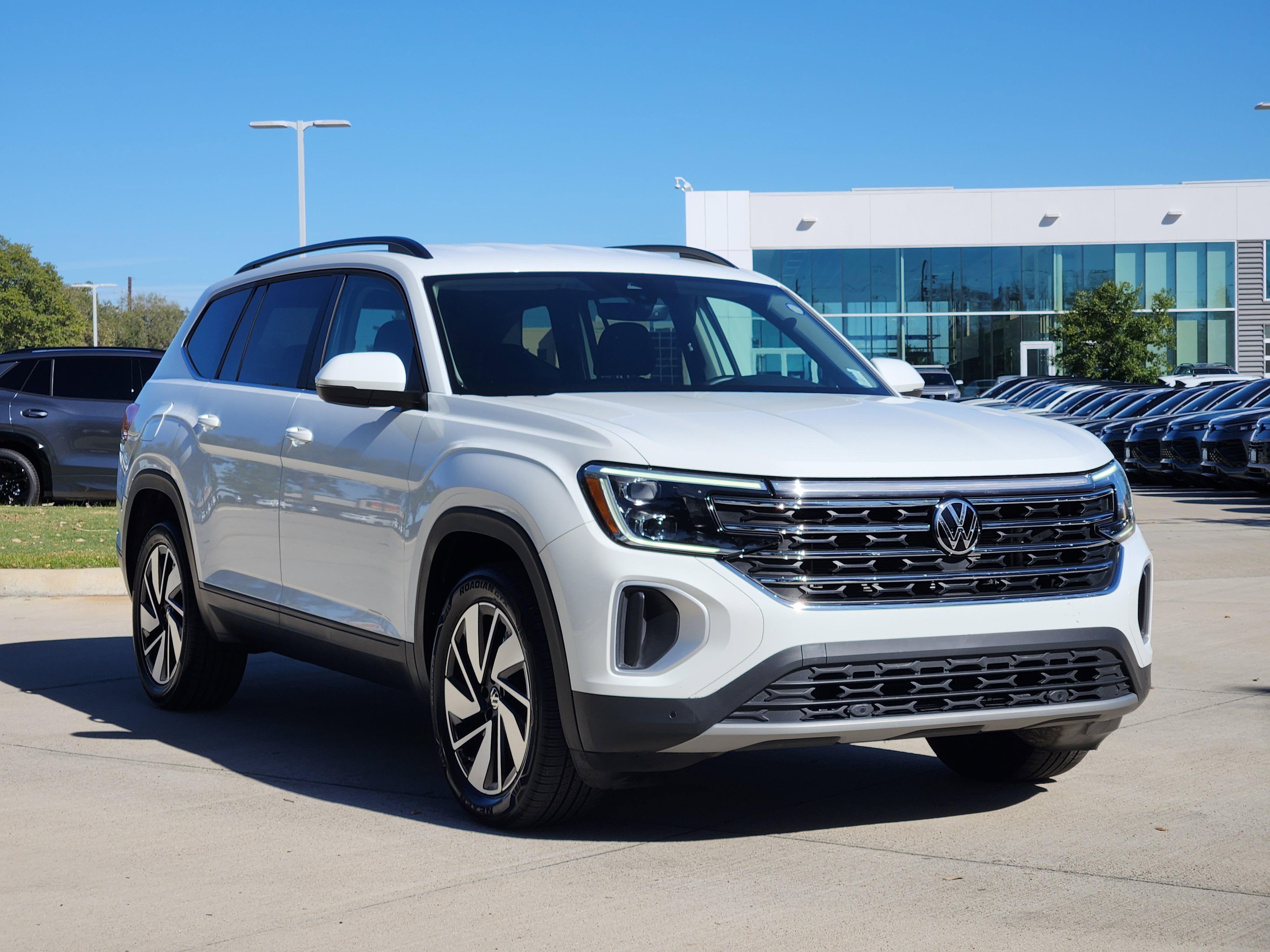 2024 Volkswagen Atlas 2.0T SE w/Technology