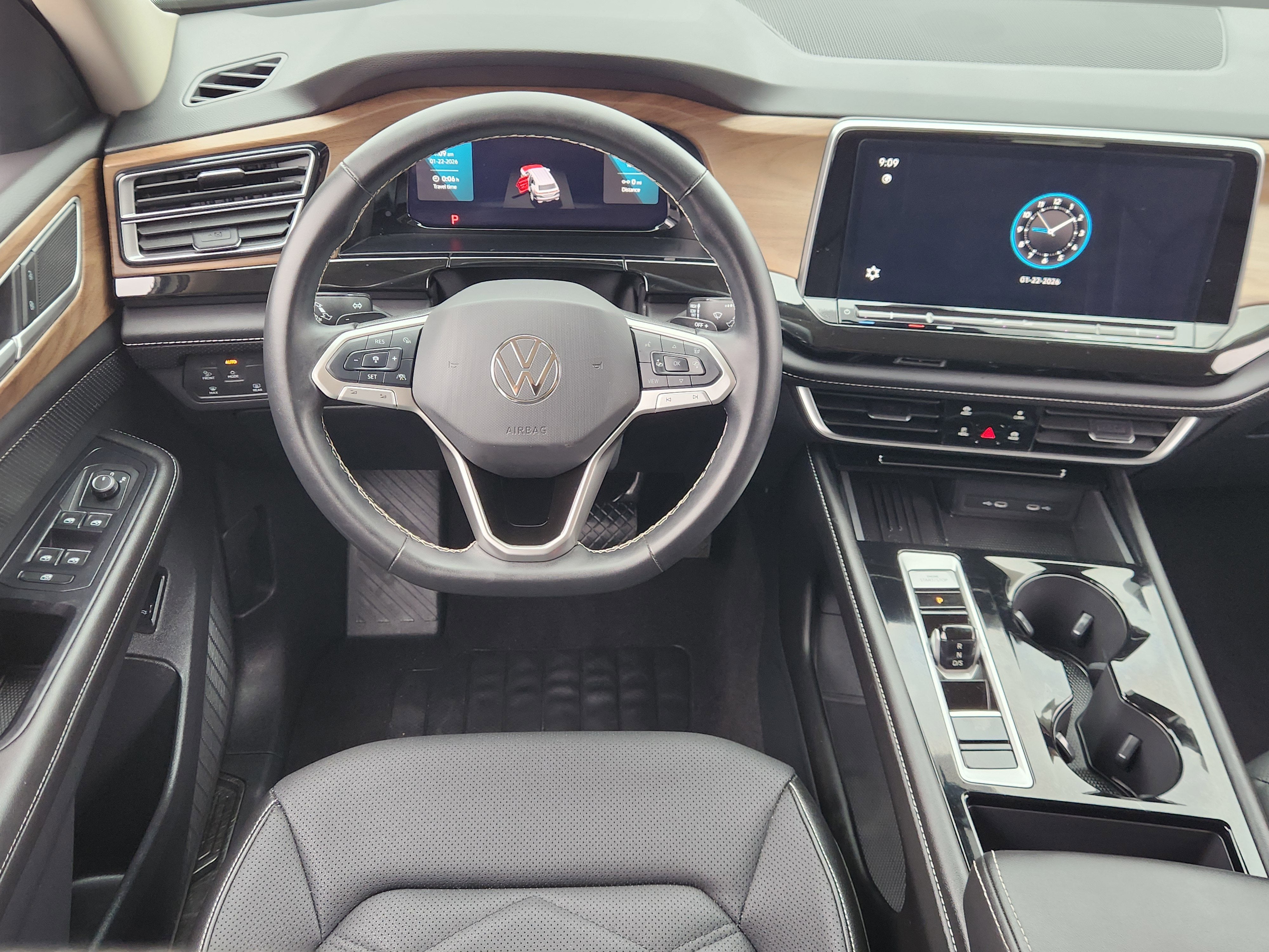 2025 Volkswagen Atlas 2.0T SE w/Technology