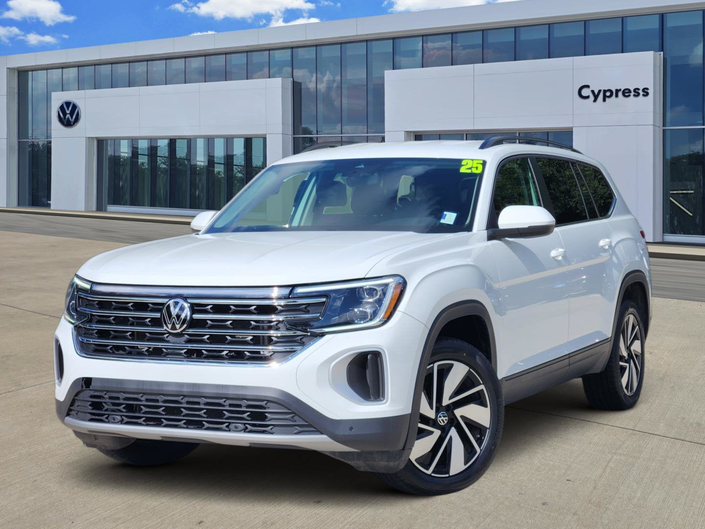 2025 Volkswagen Atlas 2.0T SE w/Technology