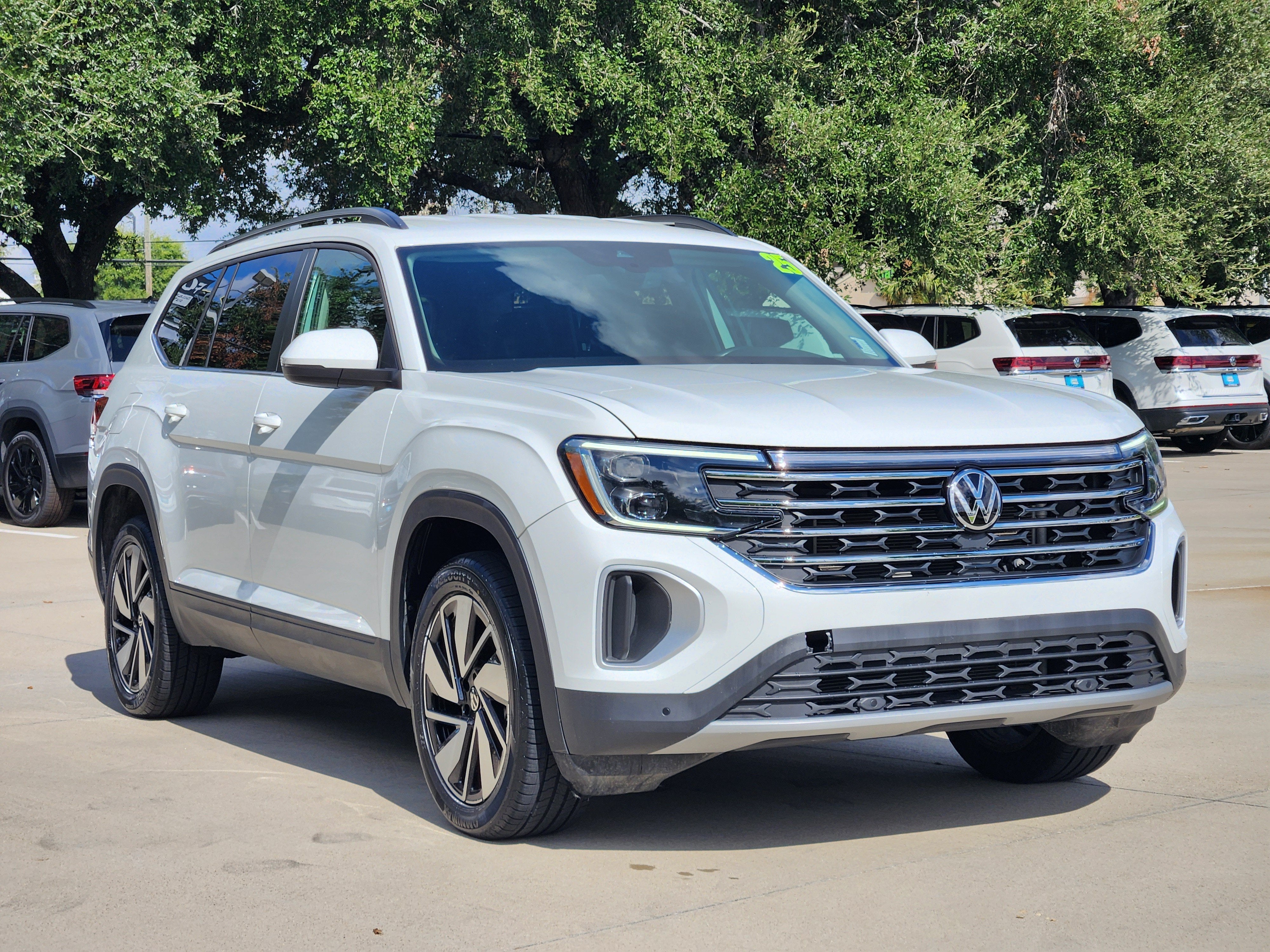 2025 Volkswagen Atlas 2.0T SE w/Technology