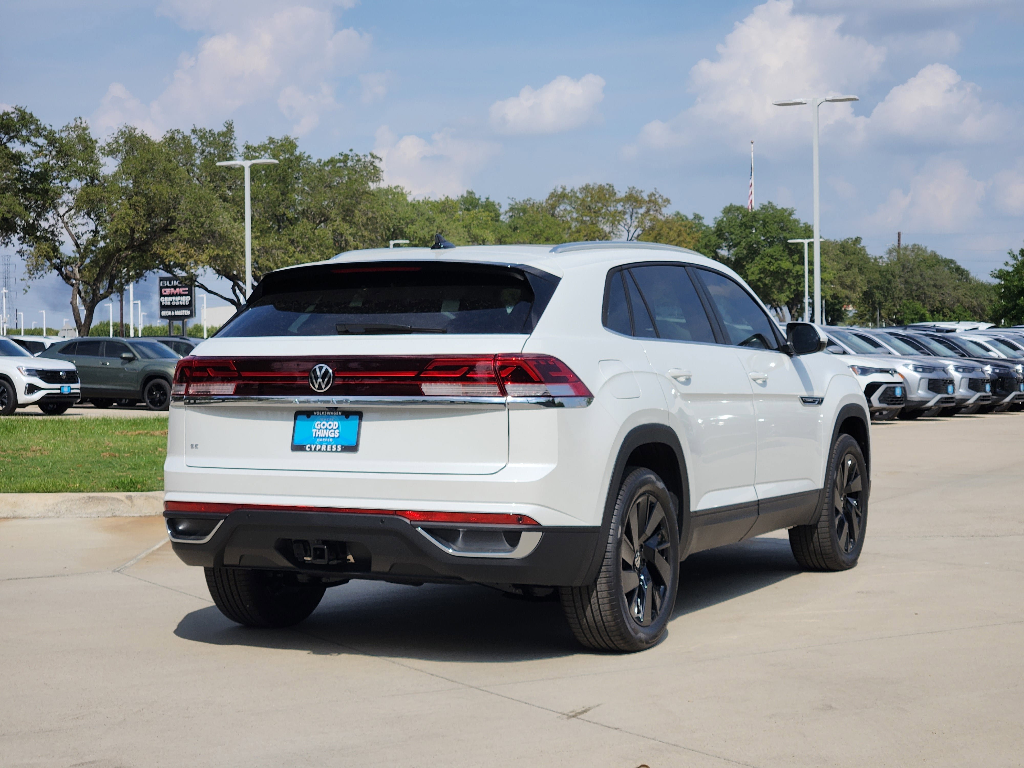 2026 Volkswagen Atlas Cross Sport 2.0T SE w/Technology