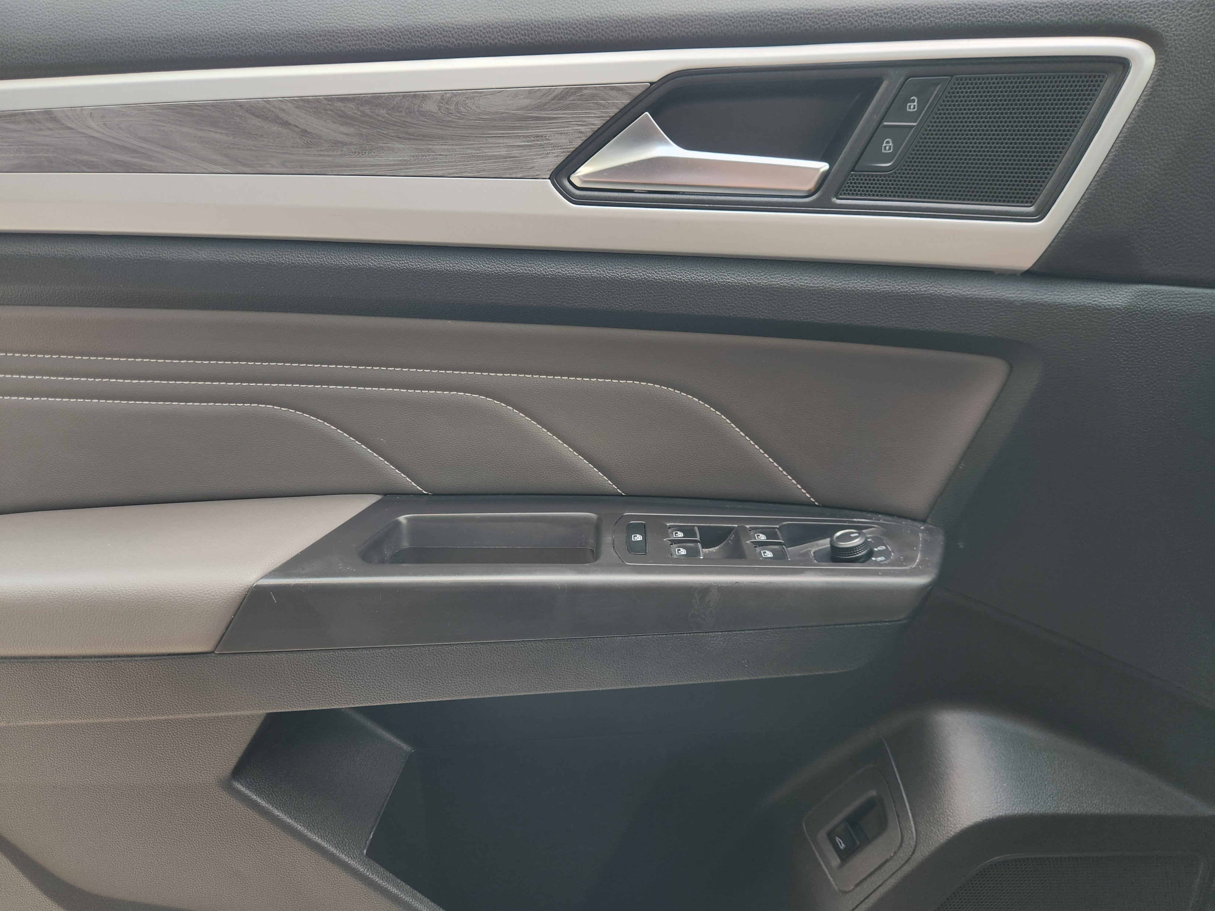 2023 Volkswagen Atlas Cross Sport 2.0T SE w/Technology