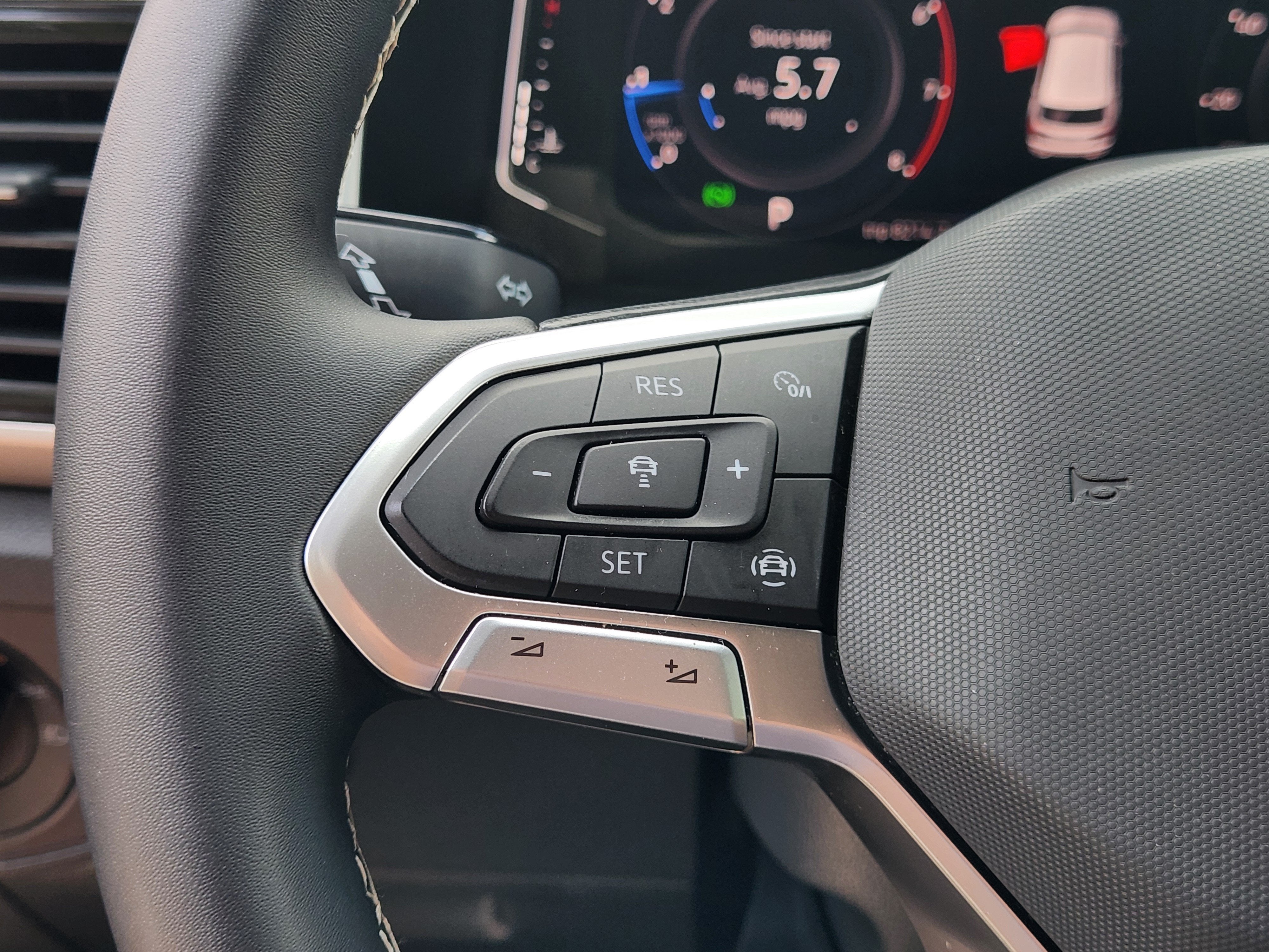 2023 Volkswagen Atlas Cross Sport 2.0T SE w/Technology