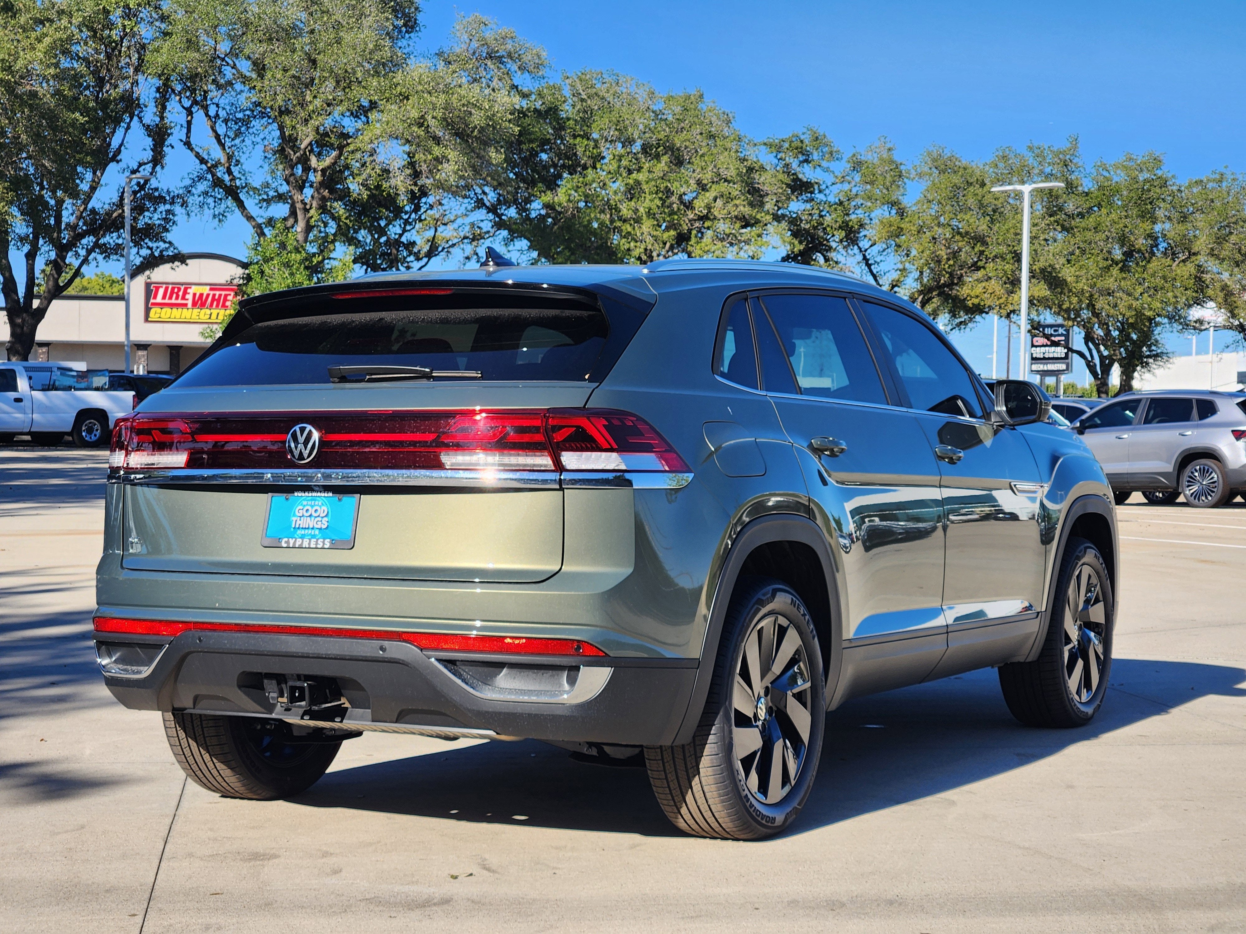 2026 Volkswagen Atlas Cross Sport 2.0T SE w/Technology