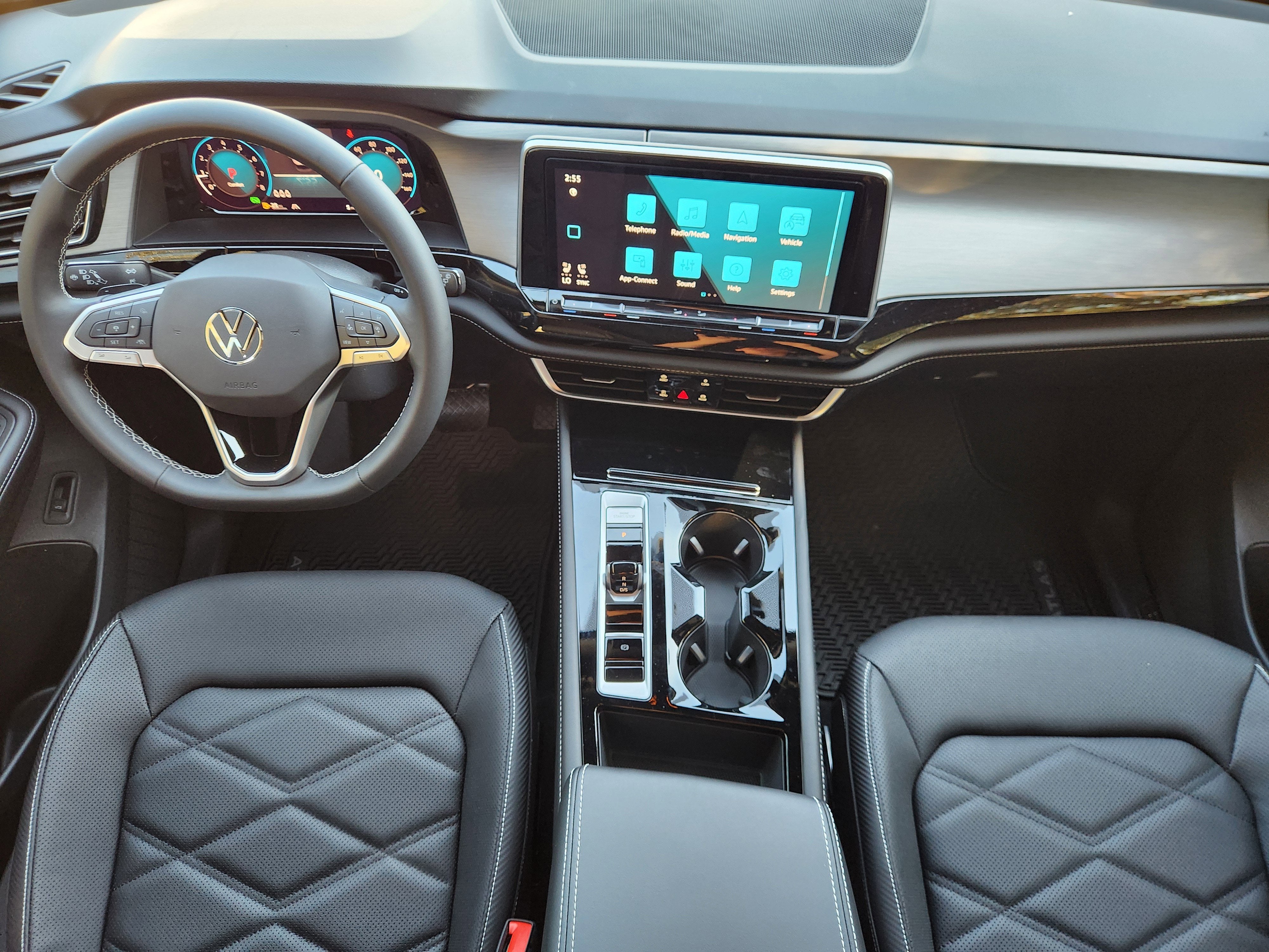 2026 Volkswagen Atlas Cross Sport 2.0T SE w/Technology