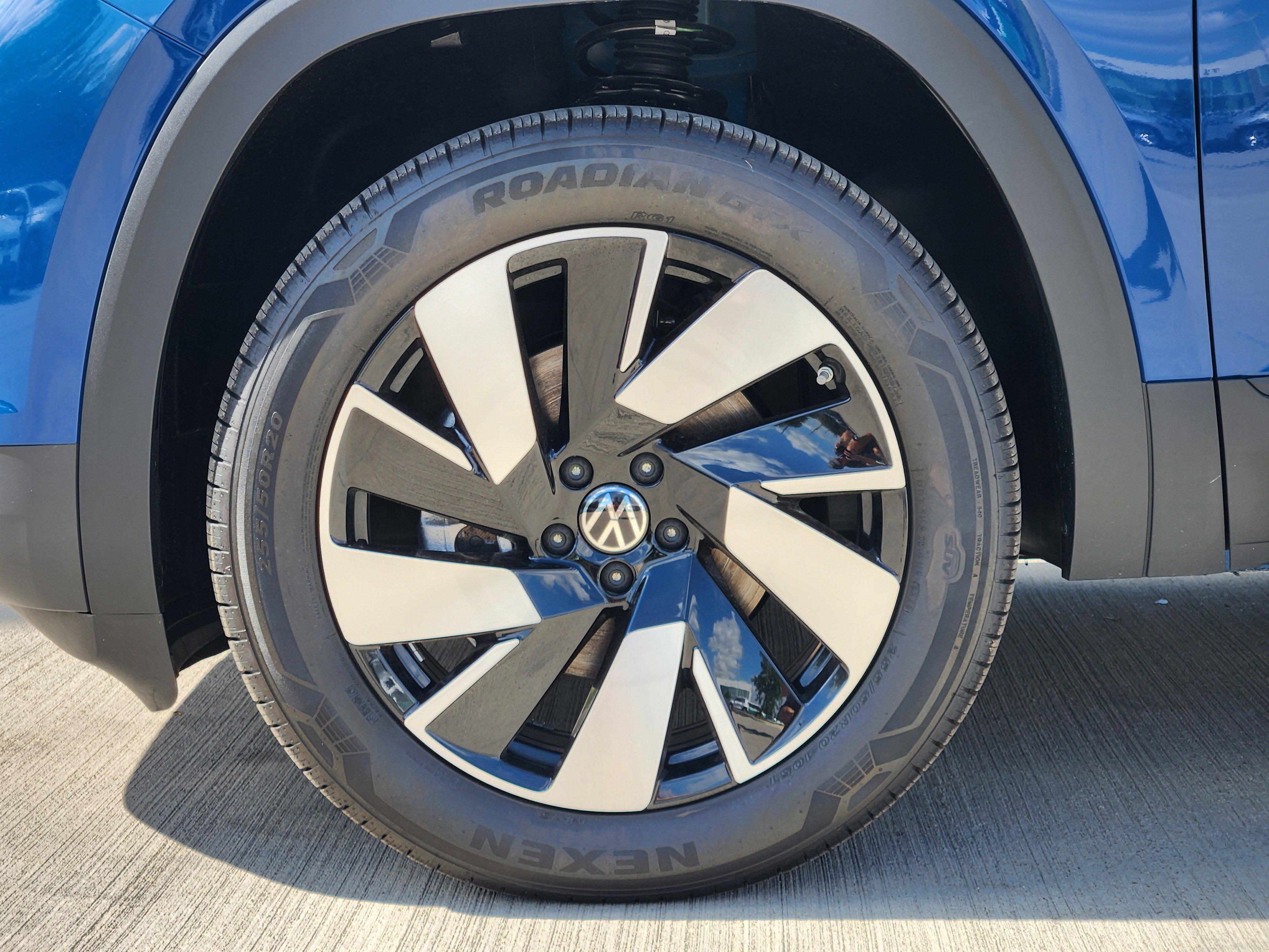 2026 Volkswagen Atlas Cross Sport 2.0T SE w/Technology