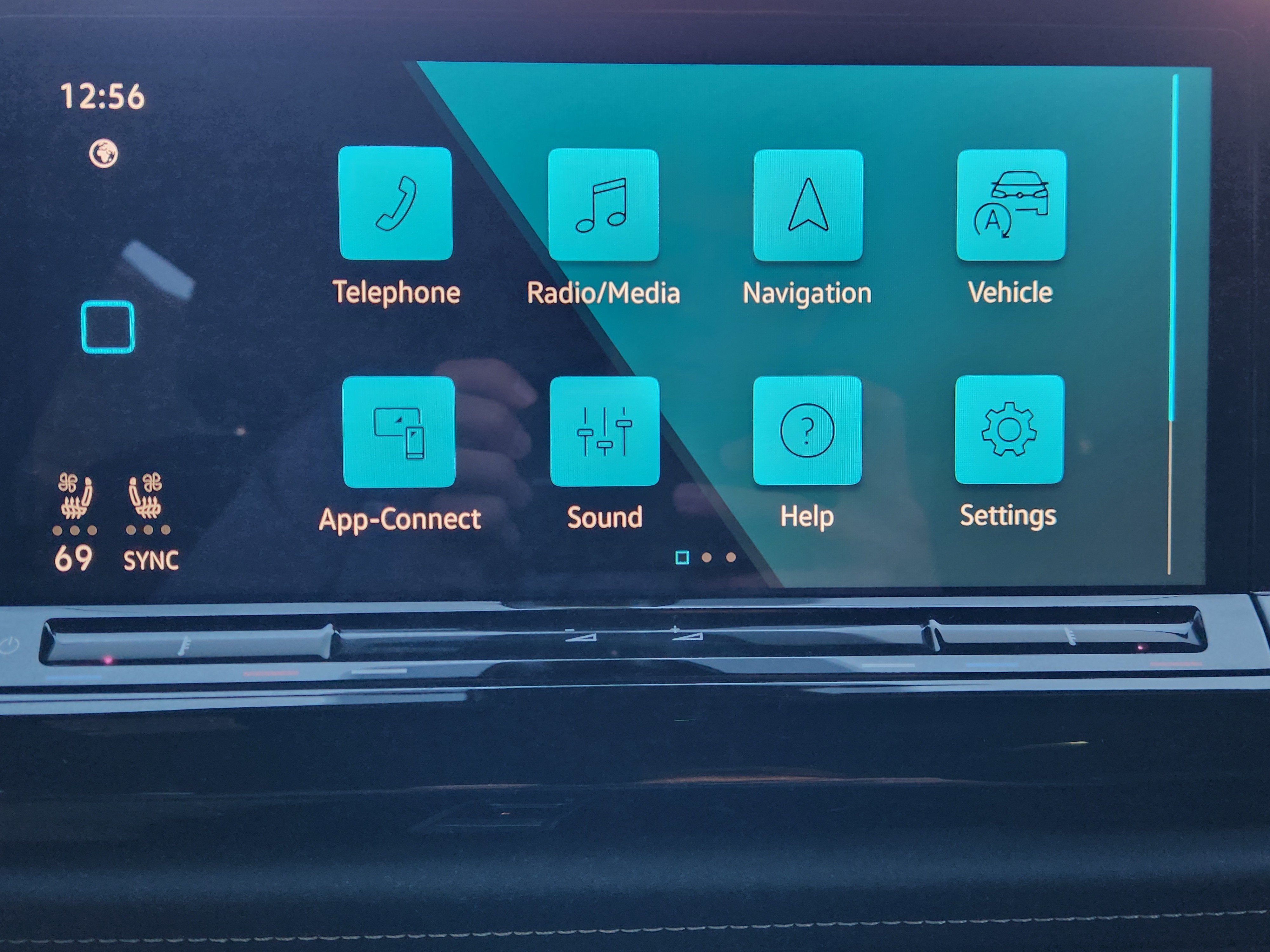 2026 Volkswagen Atlas Cross Sport 2.0T SE w/Technology