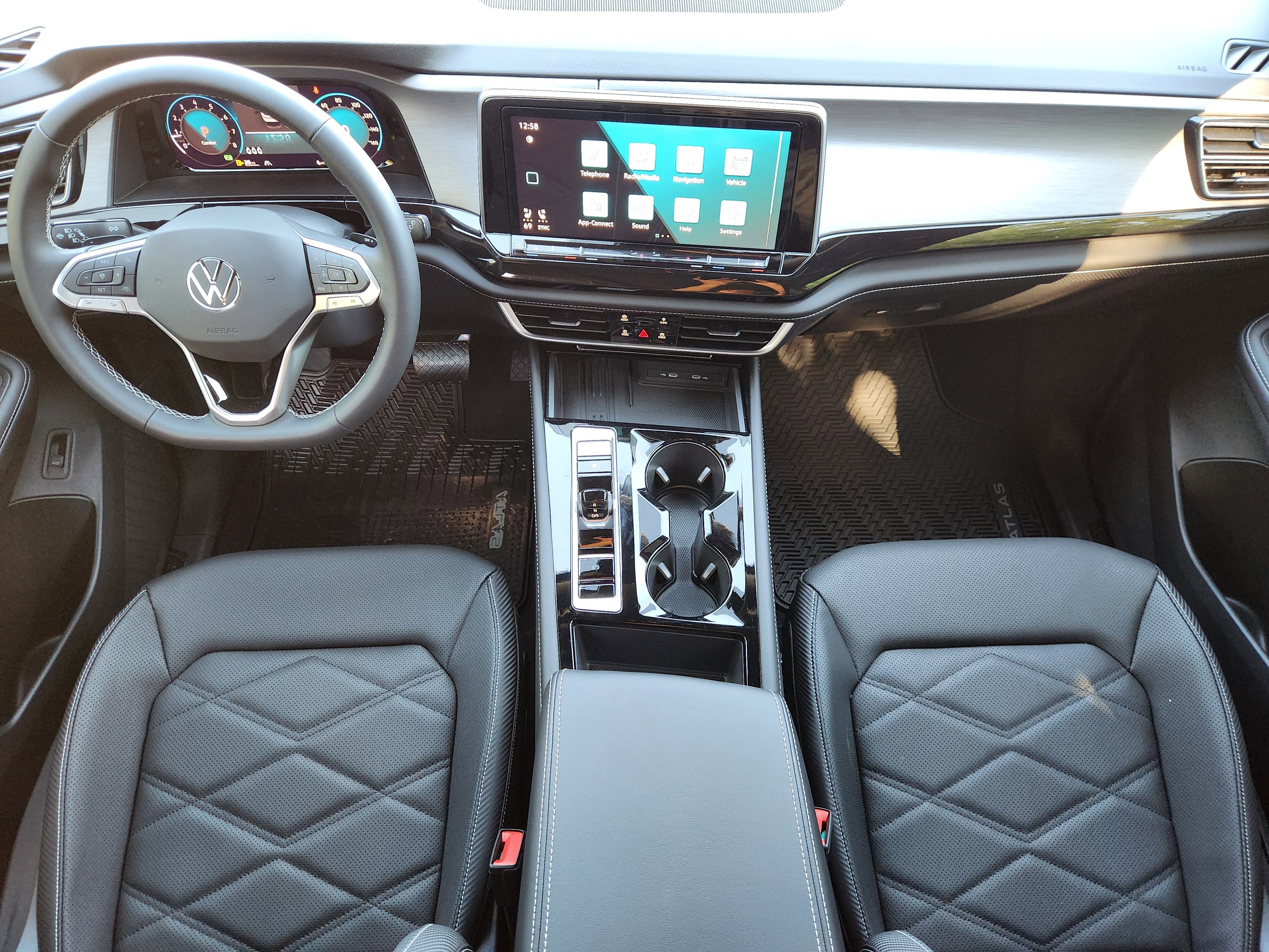 2026 Volkswagen Atlas Cross Sport 2.0T SE w/Technology