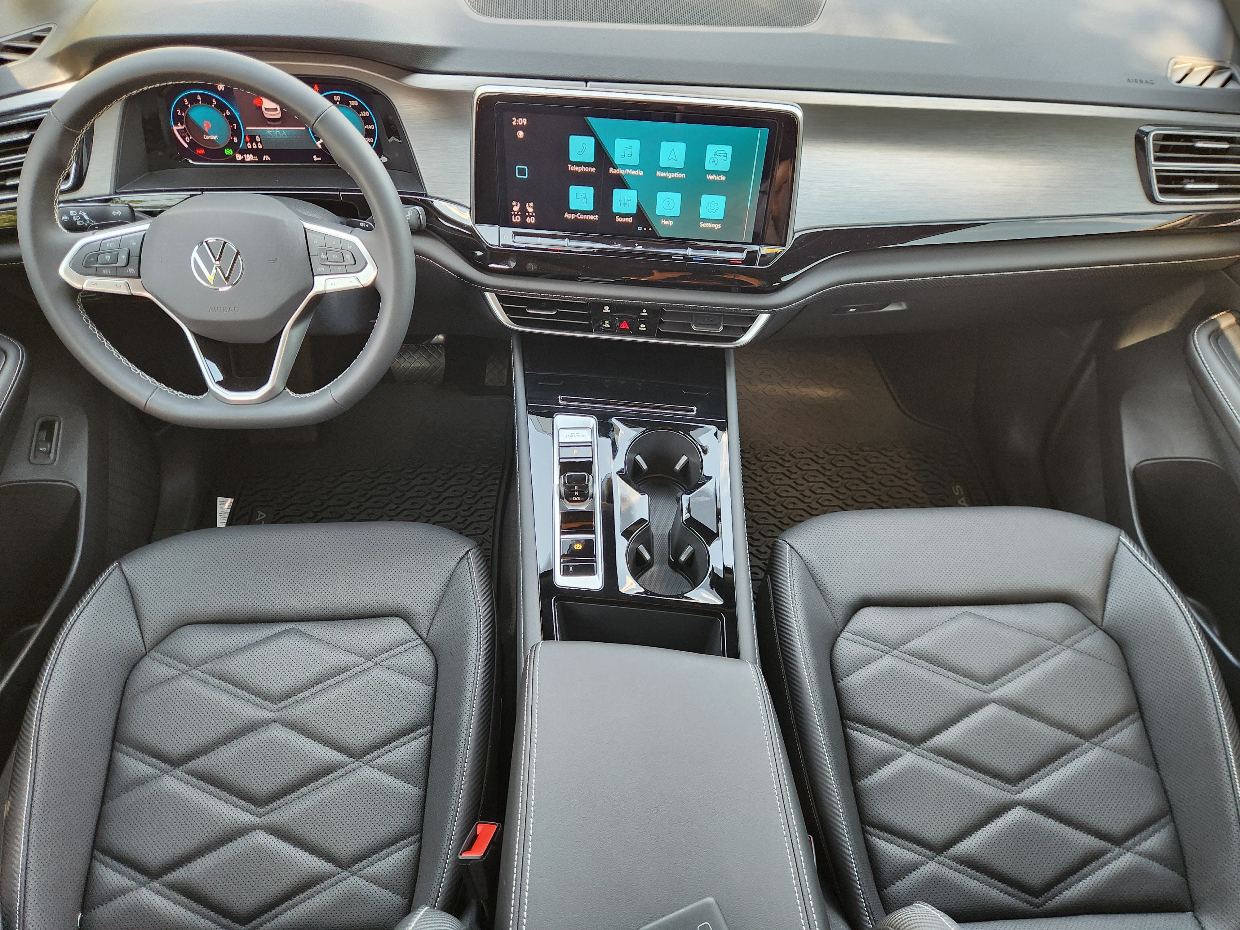 2026 Volkswagen Atlas Cross Sport 2.0T SE w/Technology