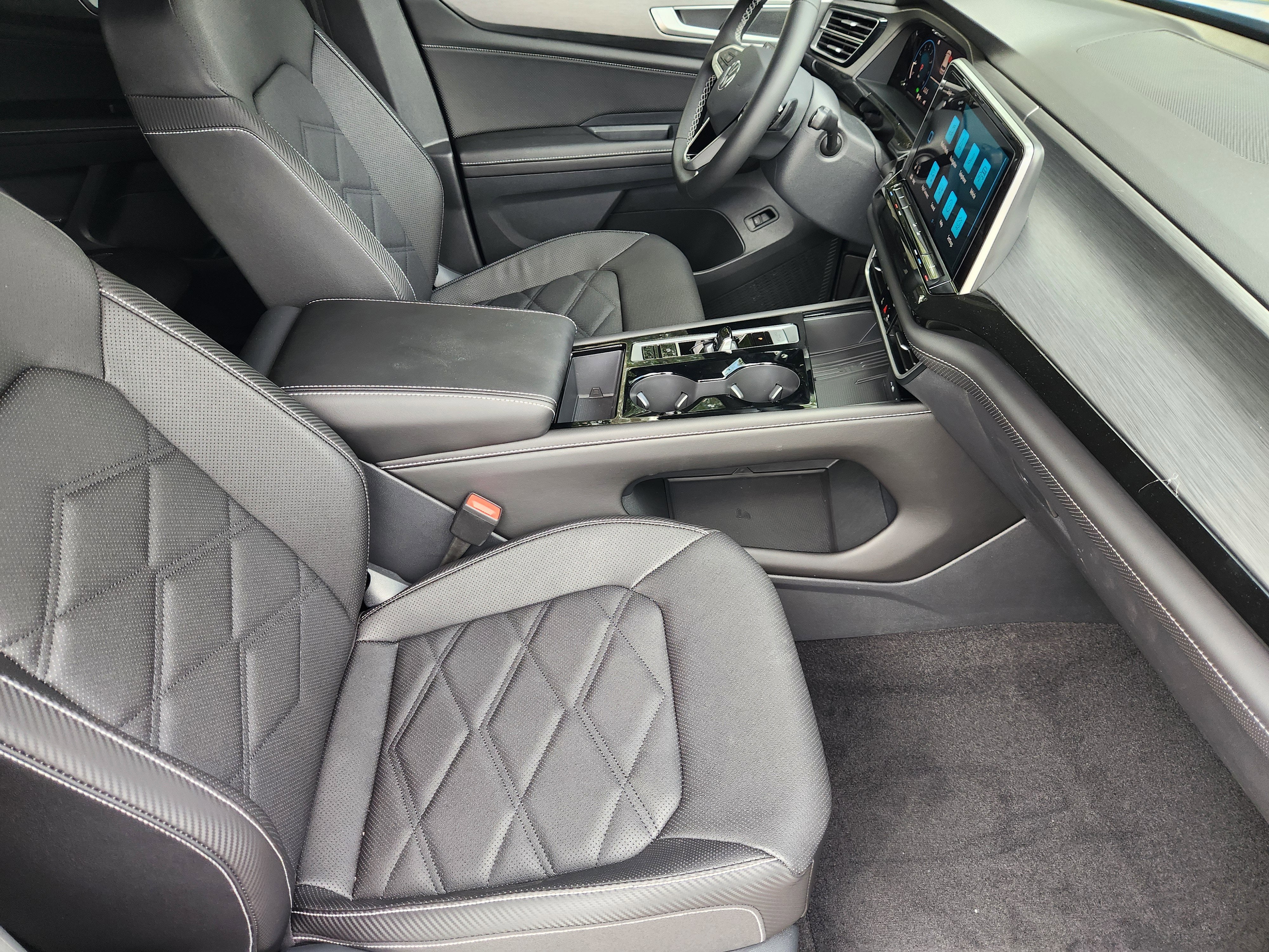 2026 Volkswagen Atlas Cross Sport 2.0T SE w/Technology