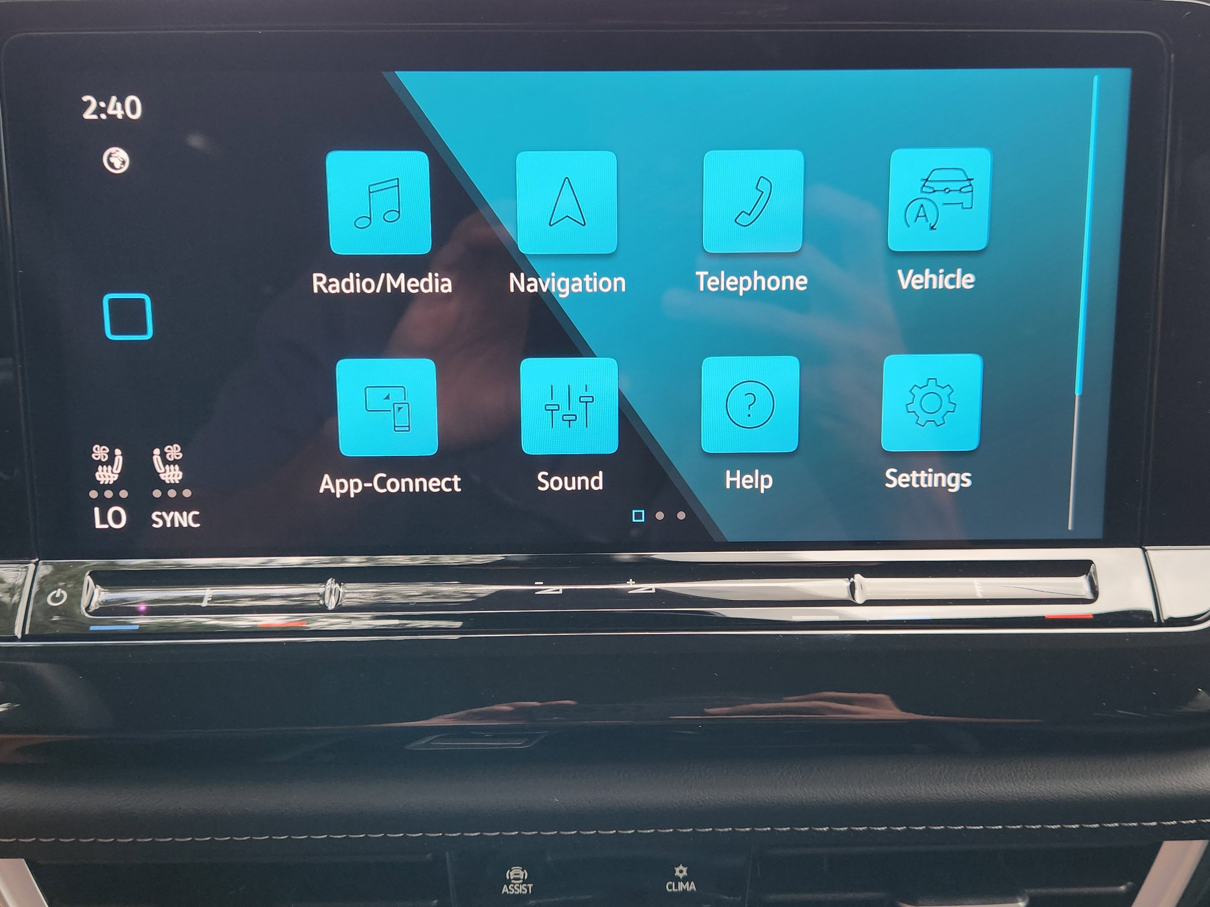 2026 Volkswagen Atlas Cross Sport 2.0T SE w/Technology