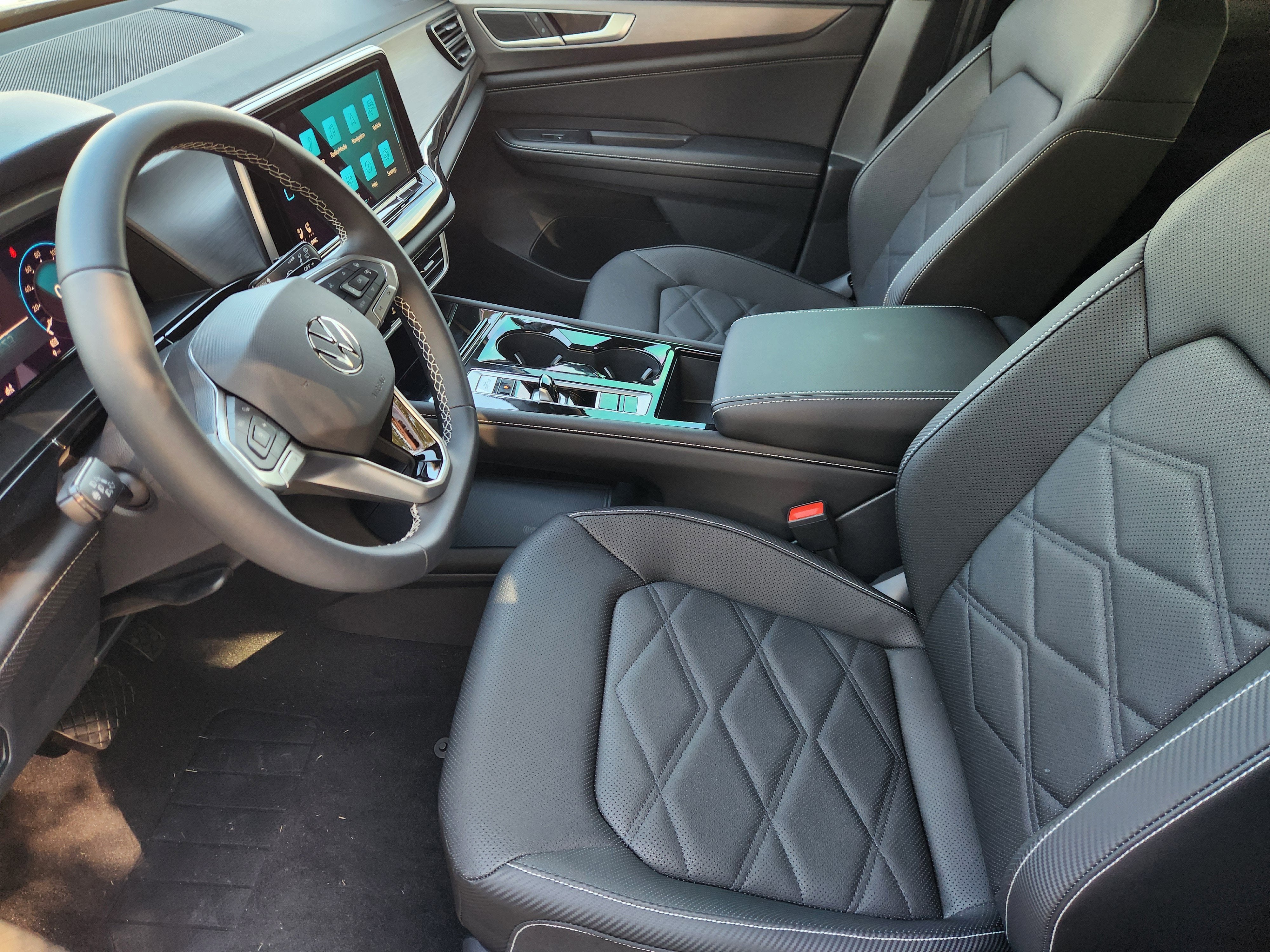 2026 Volkswagen Atlas Cross Sport 2.0T SE w/Technology