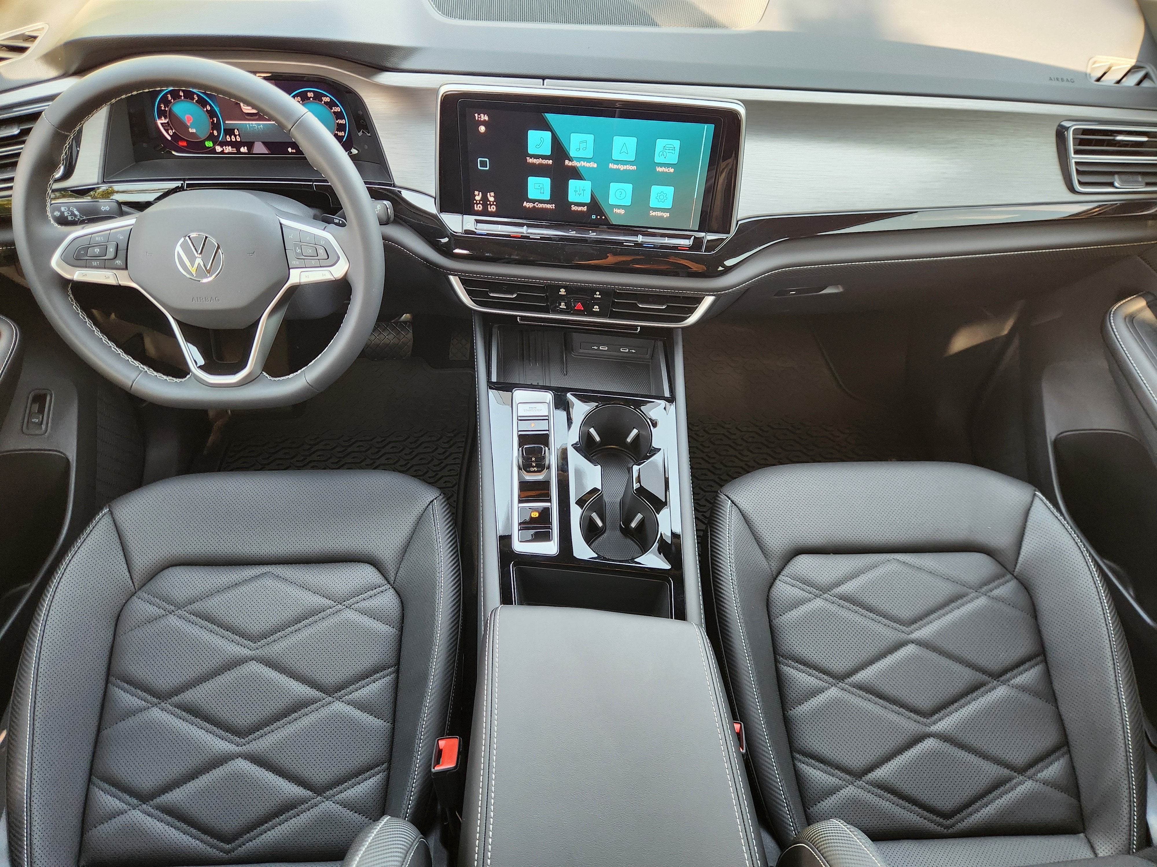 2026 Volkswagen Atlas Cross Sport 2.0T SE w/Technology