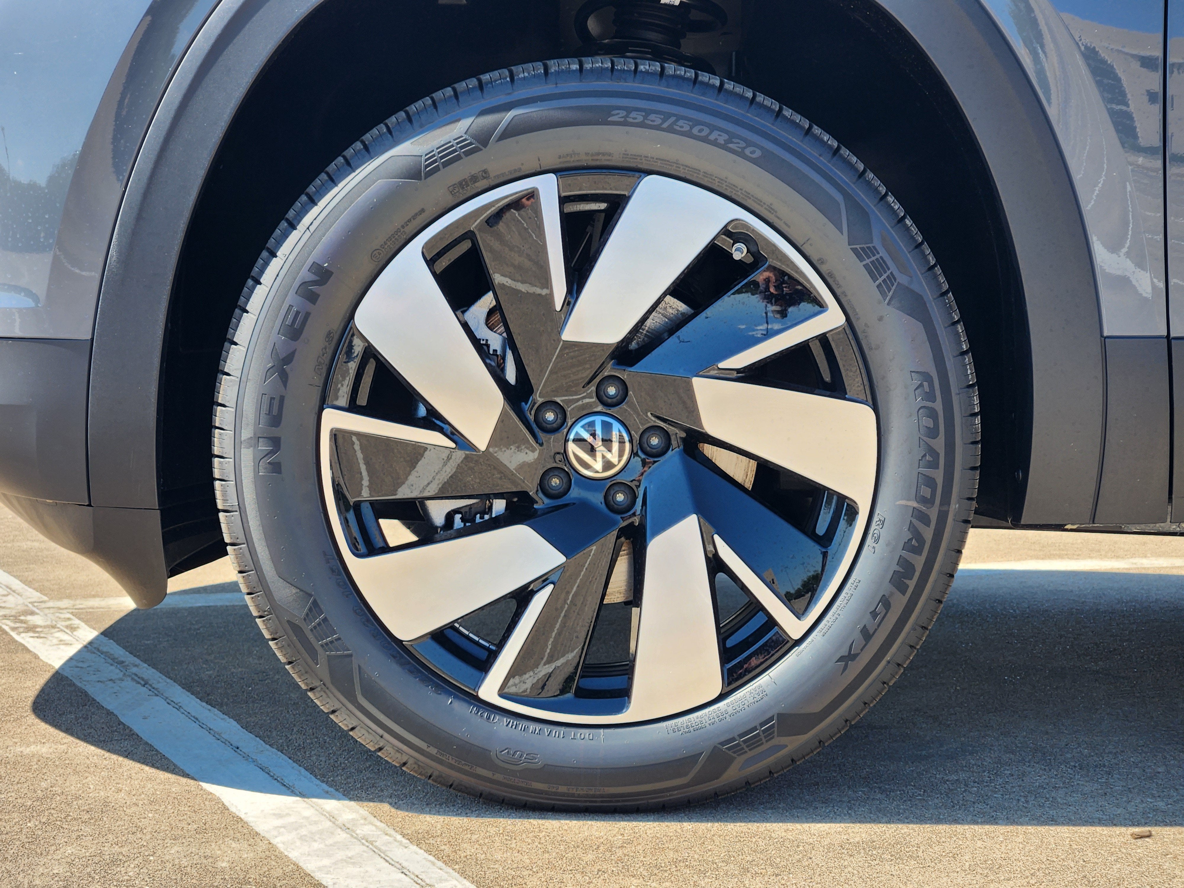 2026 Volkswagen Atlas Cross Sport 2.0T SE w/Technology