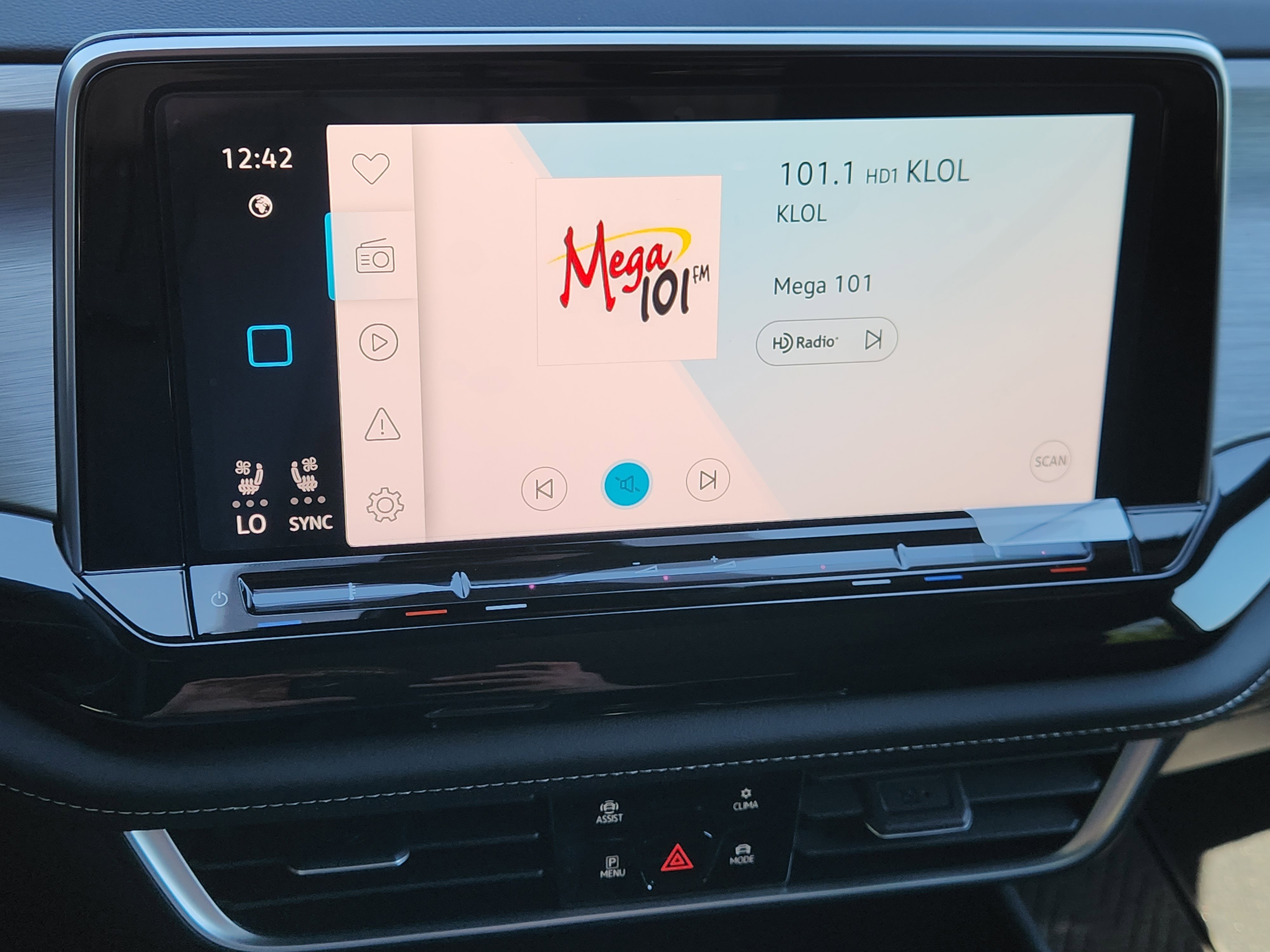 2026 Volkswagen Atlas Cross Sport 2.0T SE w/Technology