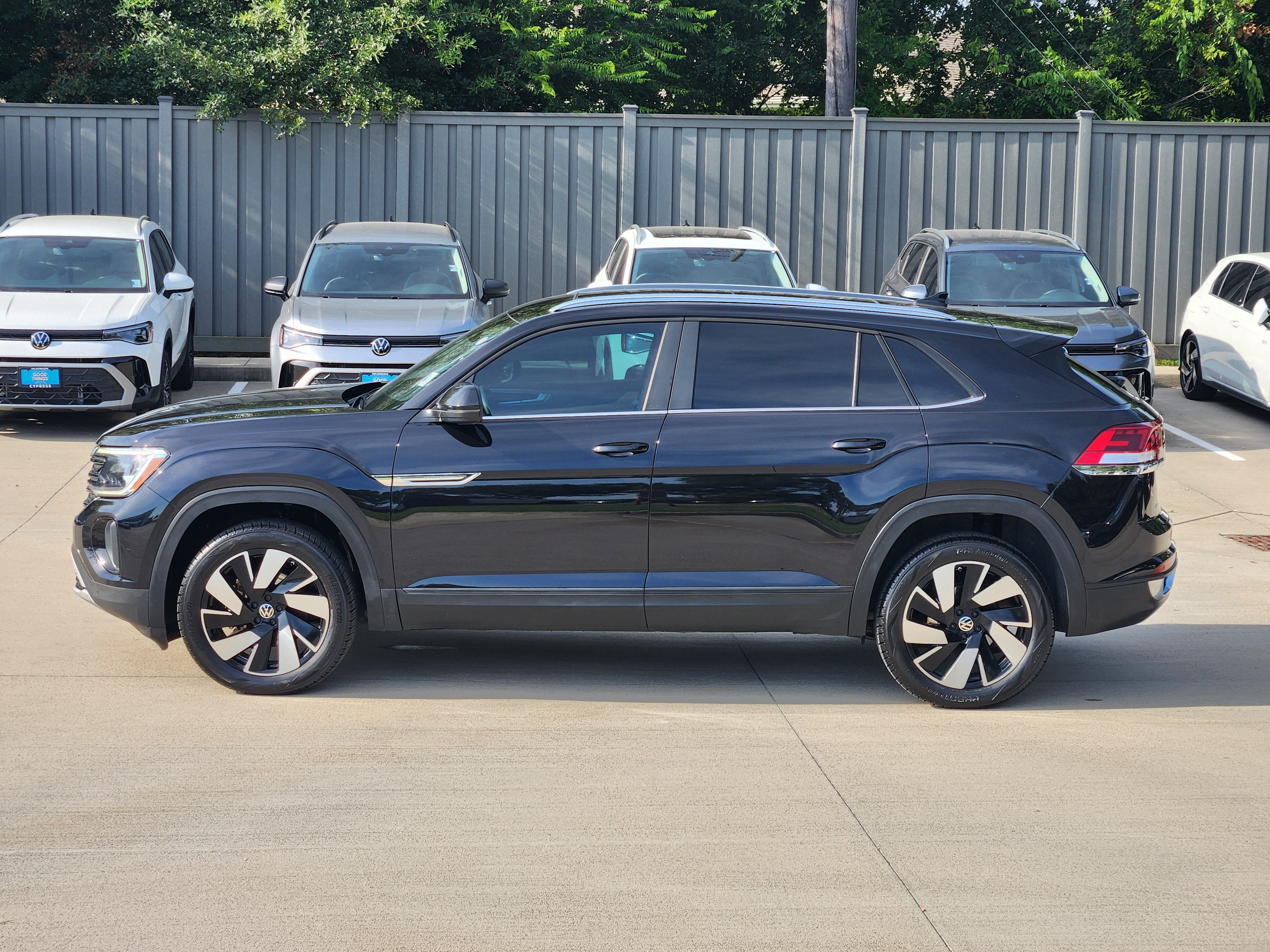 2024 Volkswagen Atlas Cross Sport 2.0T SE w/Technology