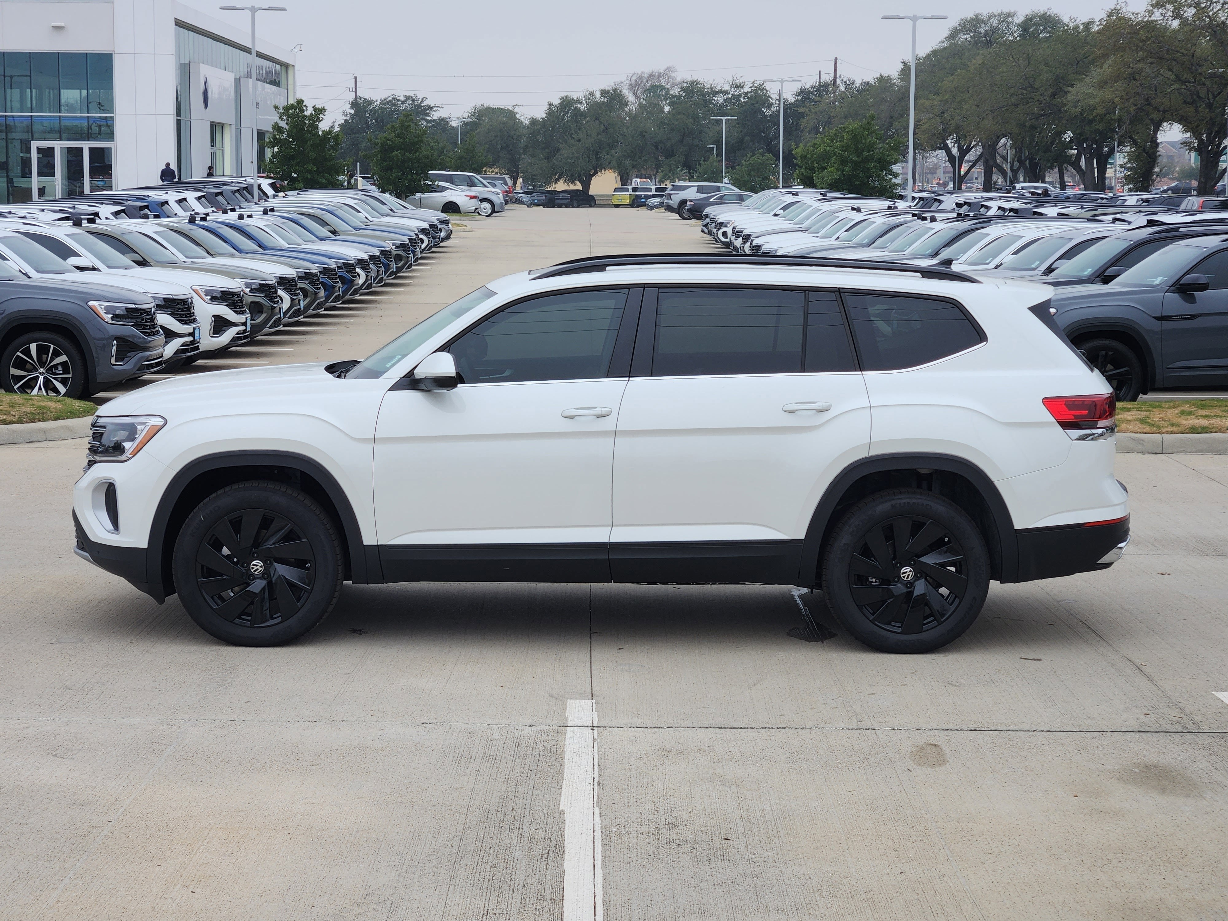 2026 Volkswagen Atlas 2.0T SE w/Technology