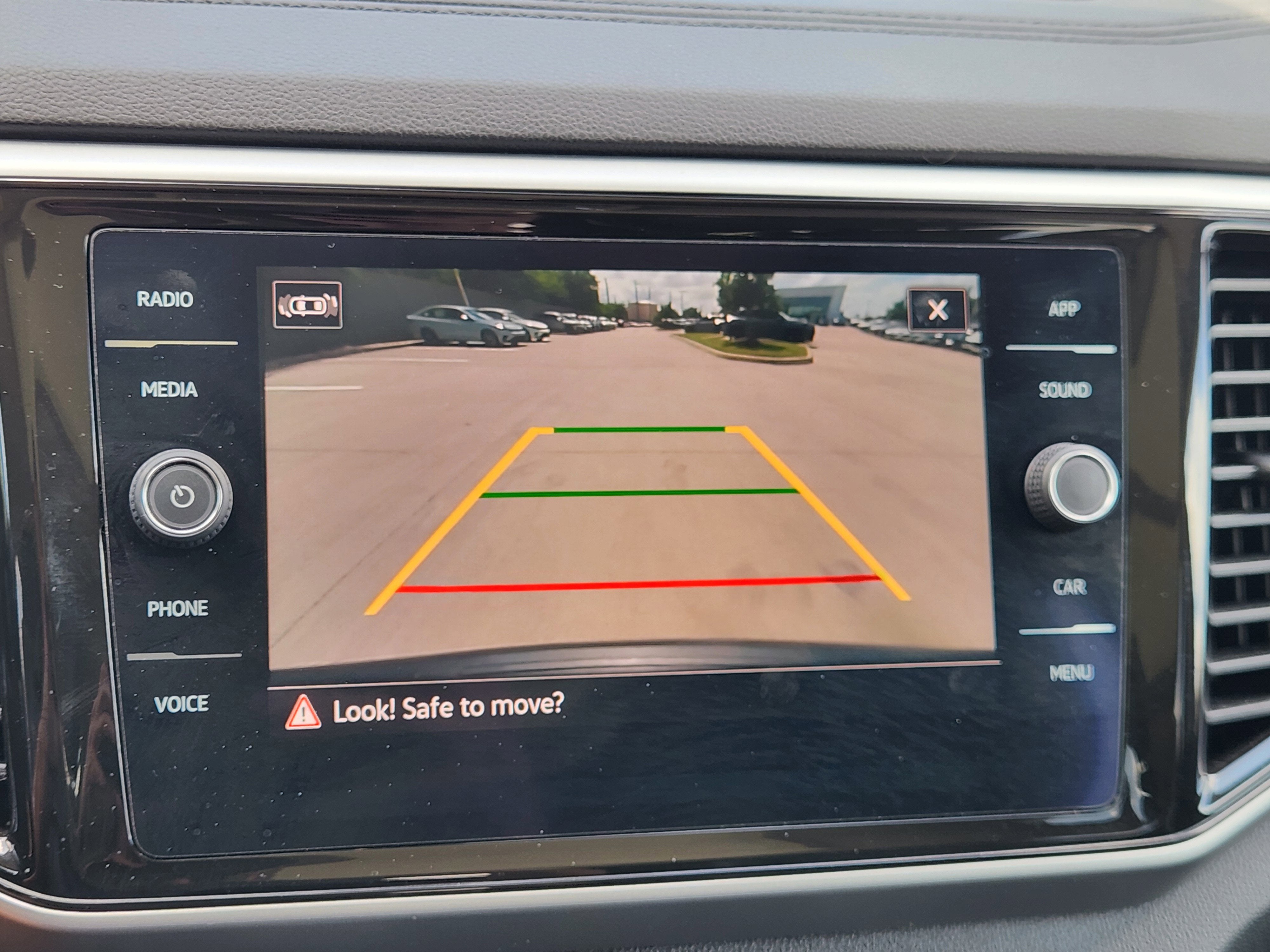 2022 Volkswagen Atlas 3.6L V6 SE w/Technology