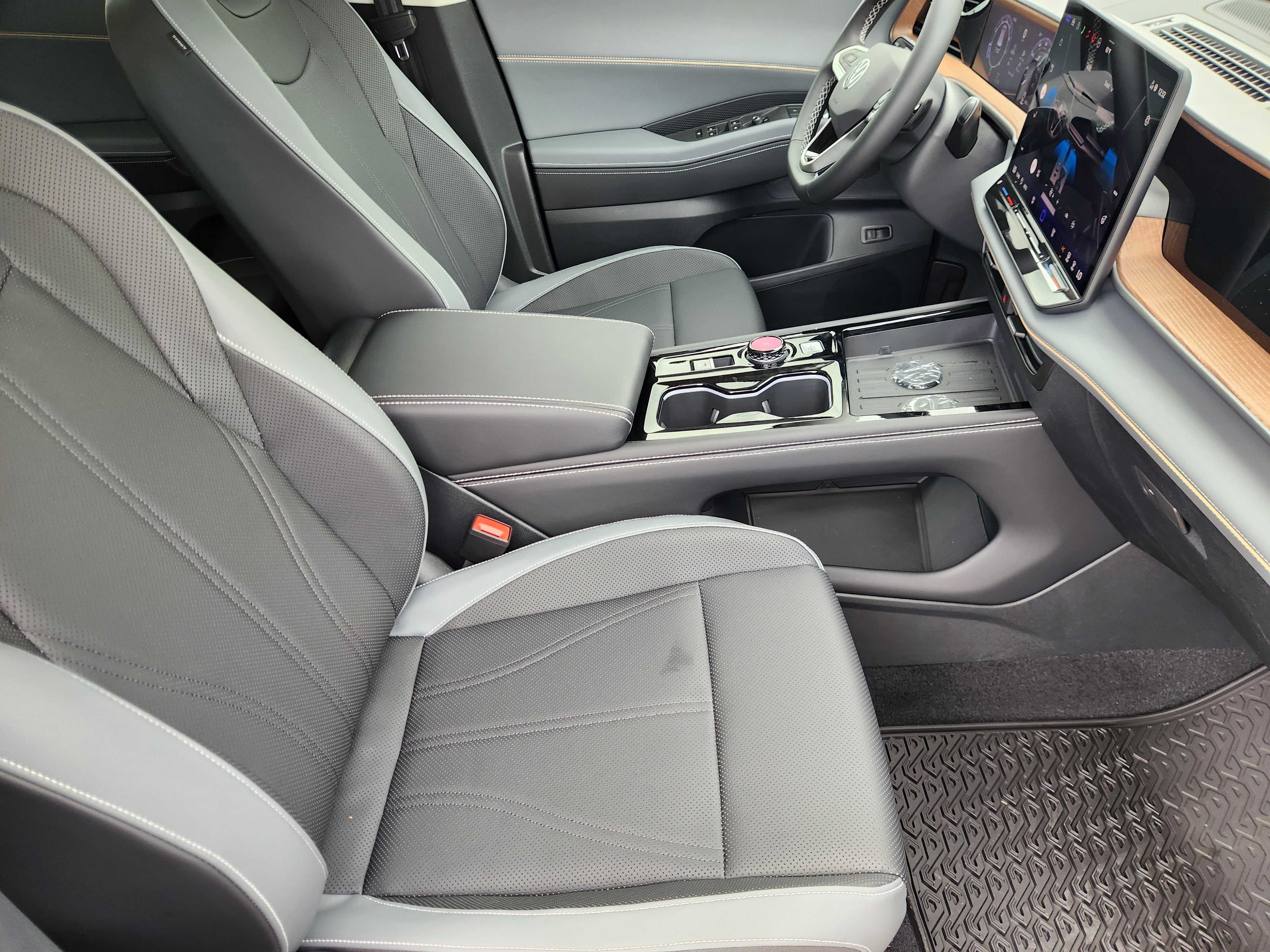 2027 Volkswagen Atlas SE w/Technology