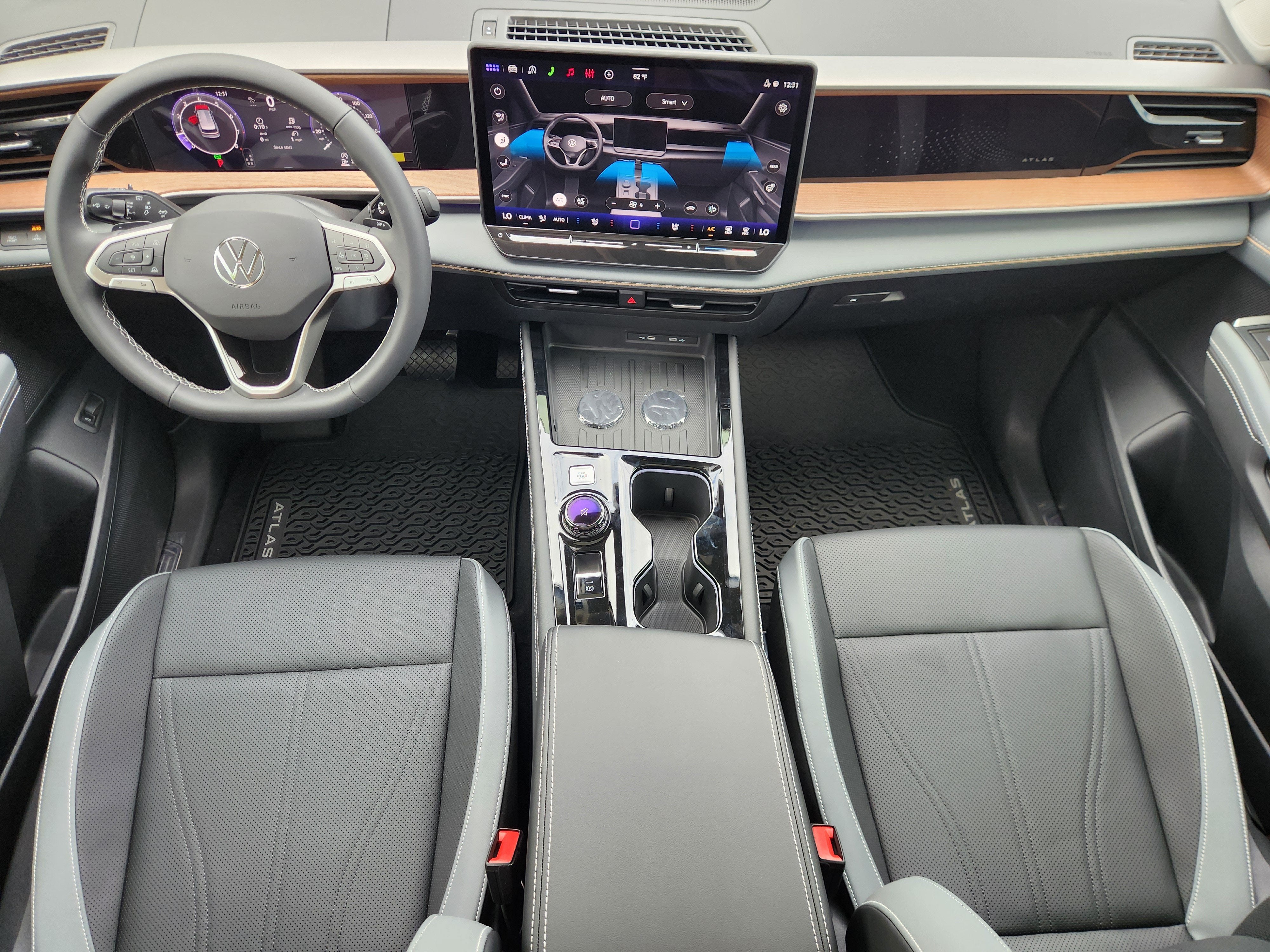 2027 Volkswagen Atlas SE w/Technology