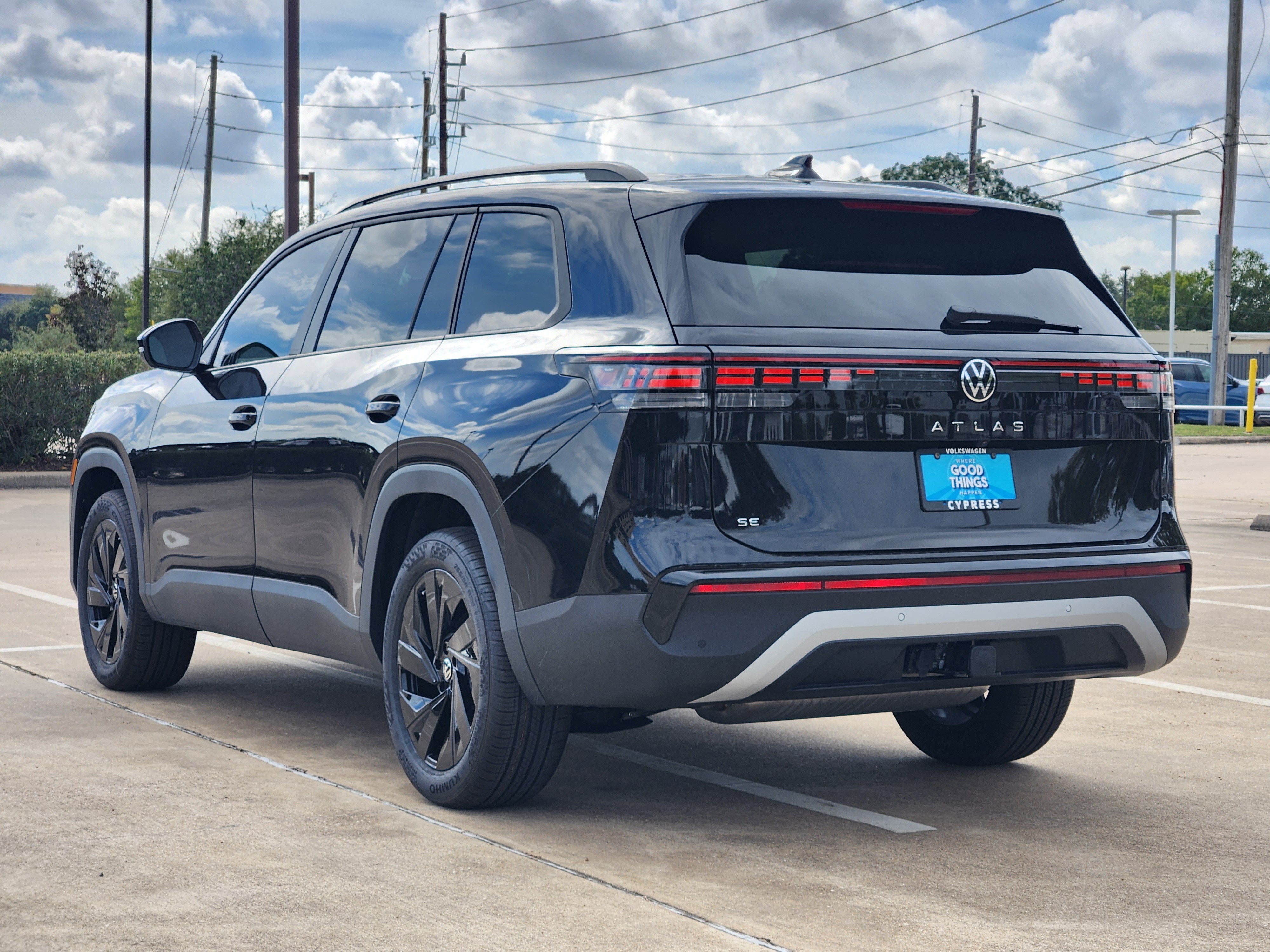 2027 Volkswagen Atlas SE w/Technology