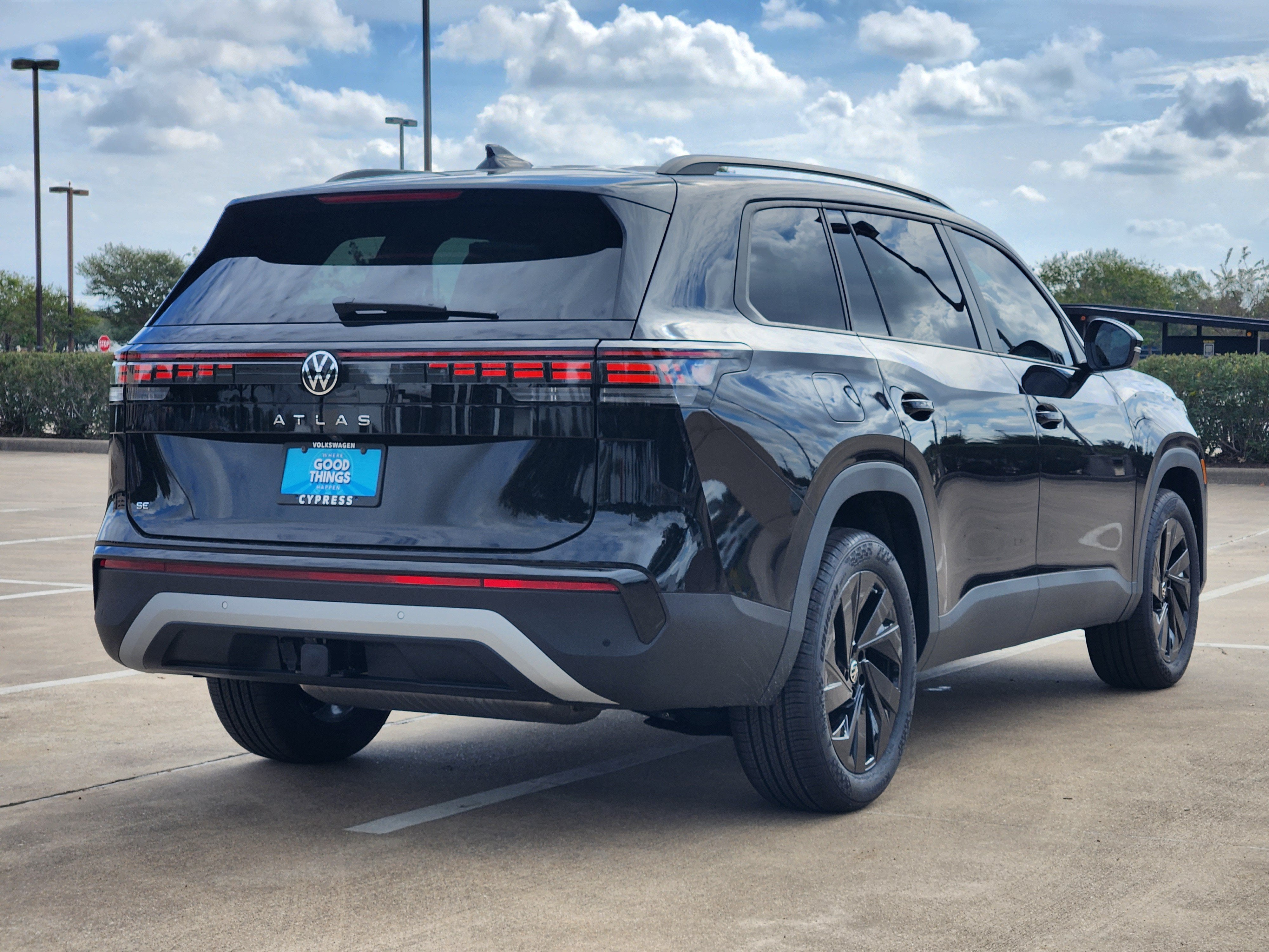 2027 Volkswagen Atlas SE w/Technology