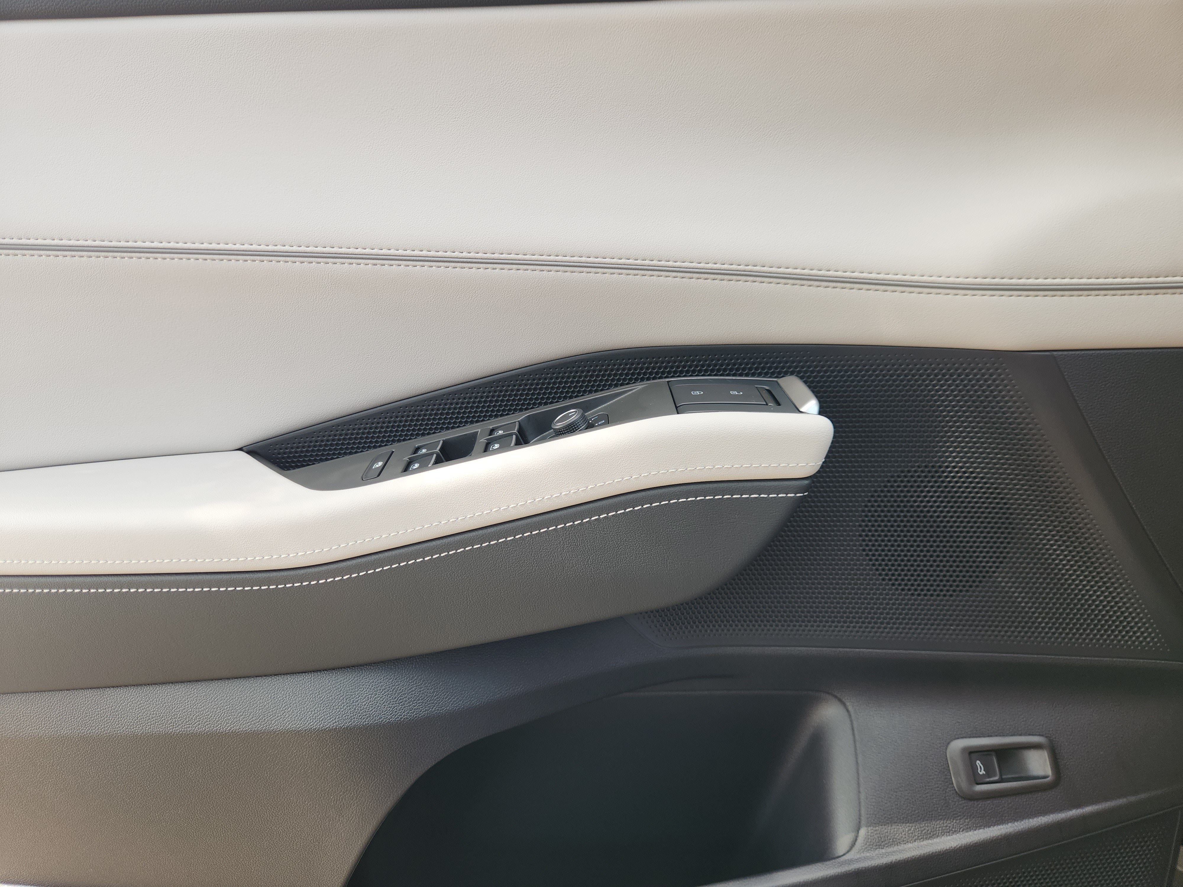 2027 Volkswagen Atlas SE w/Technology