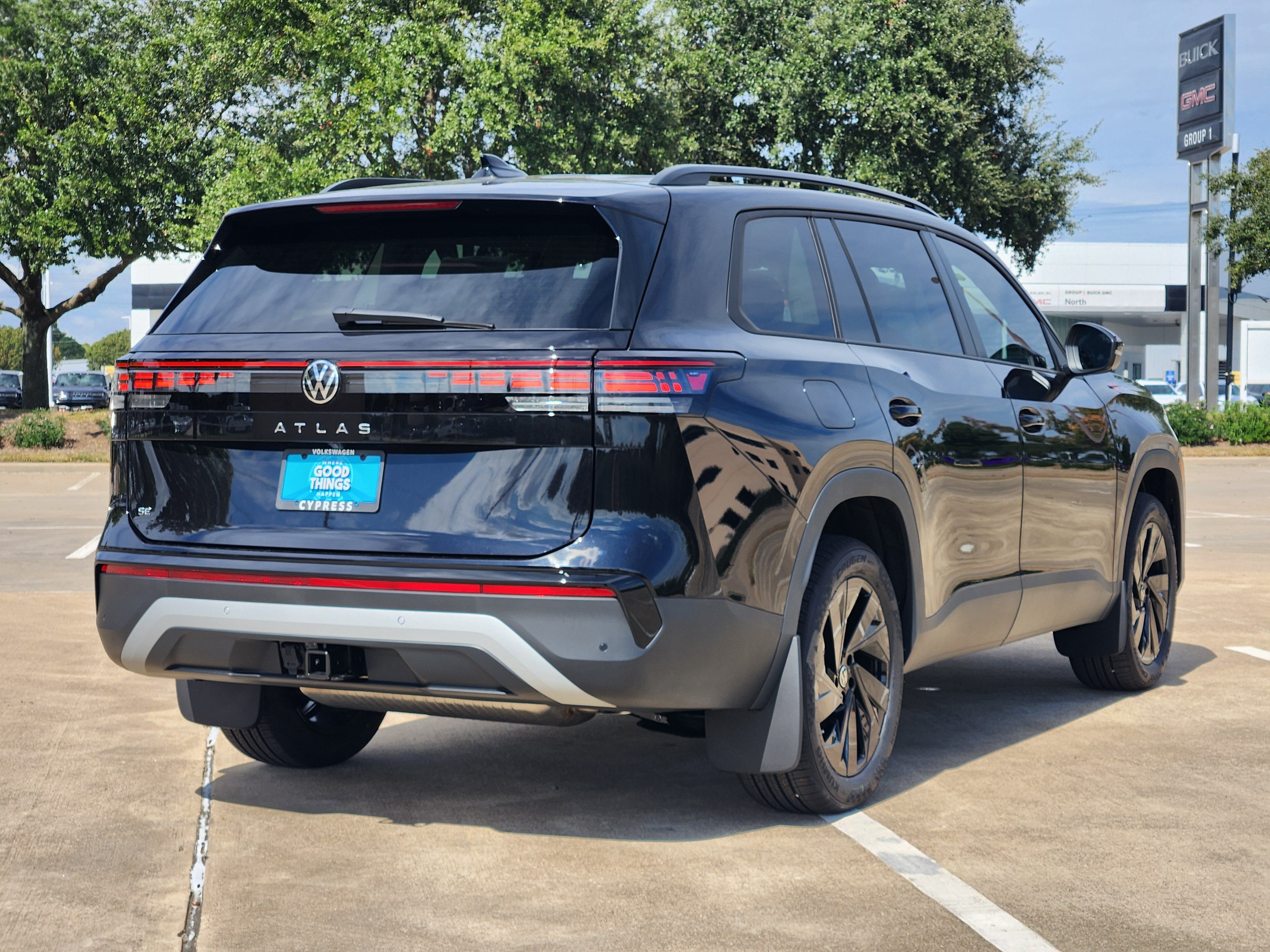 2027 Volkswagen Atlas SE w/Technology