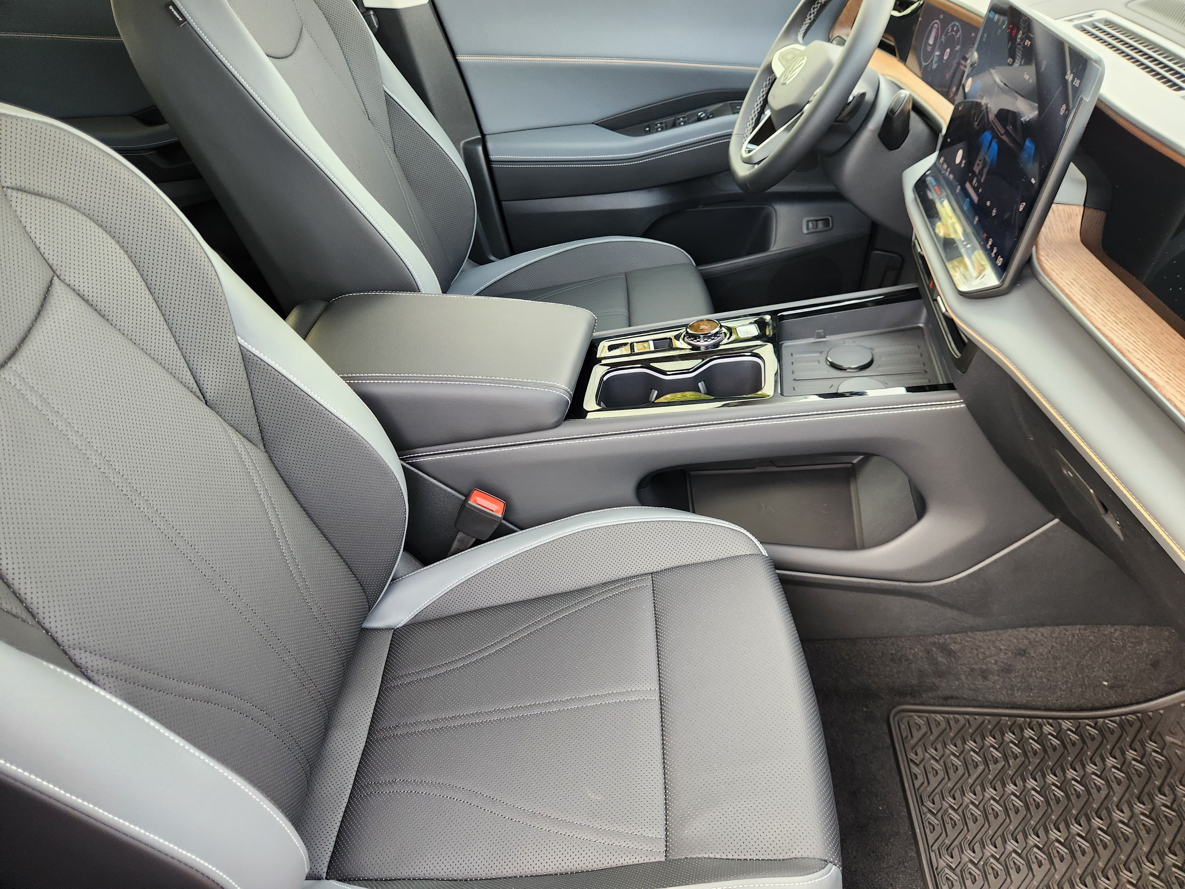 2027 Volkswagen Atlas SE w/Technology
