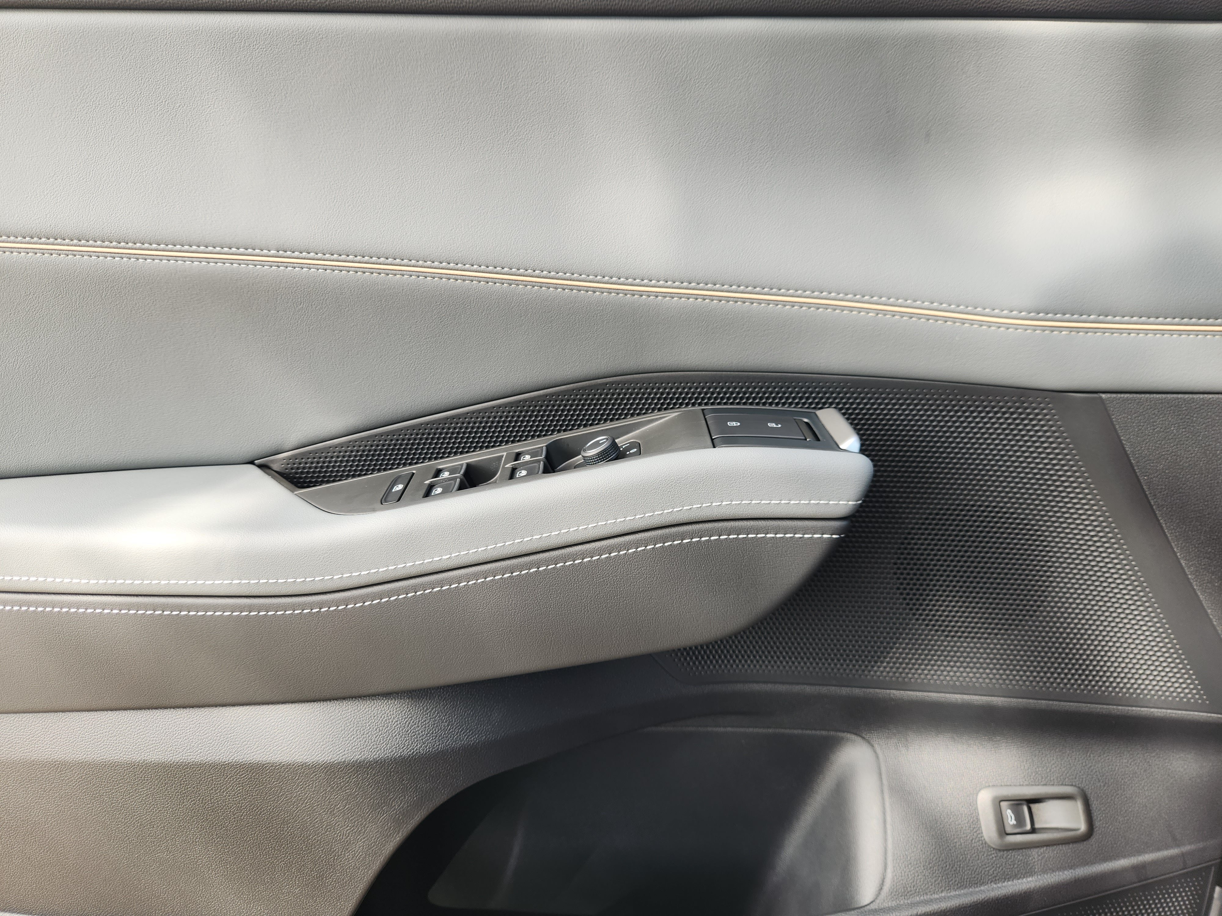 2027 Volkswagen Atlas SE w/Technology