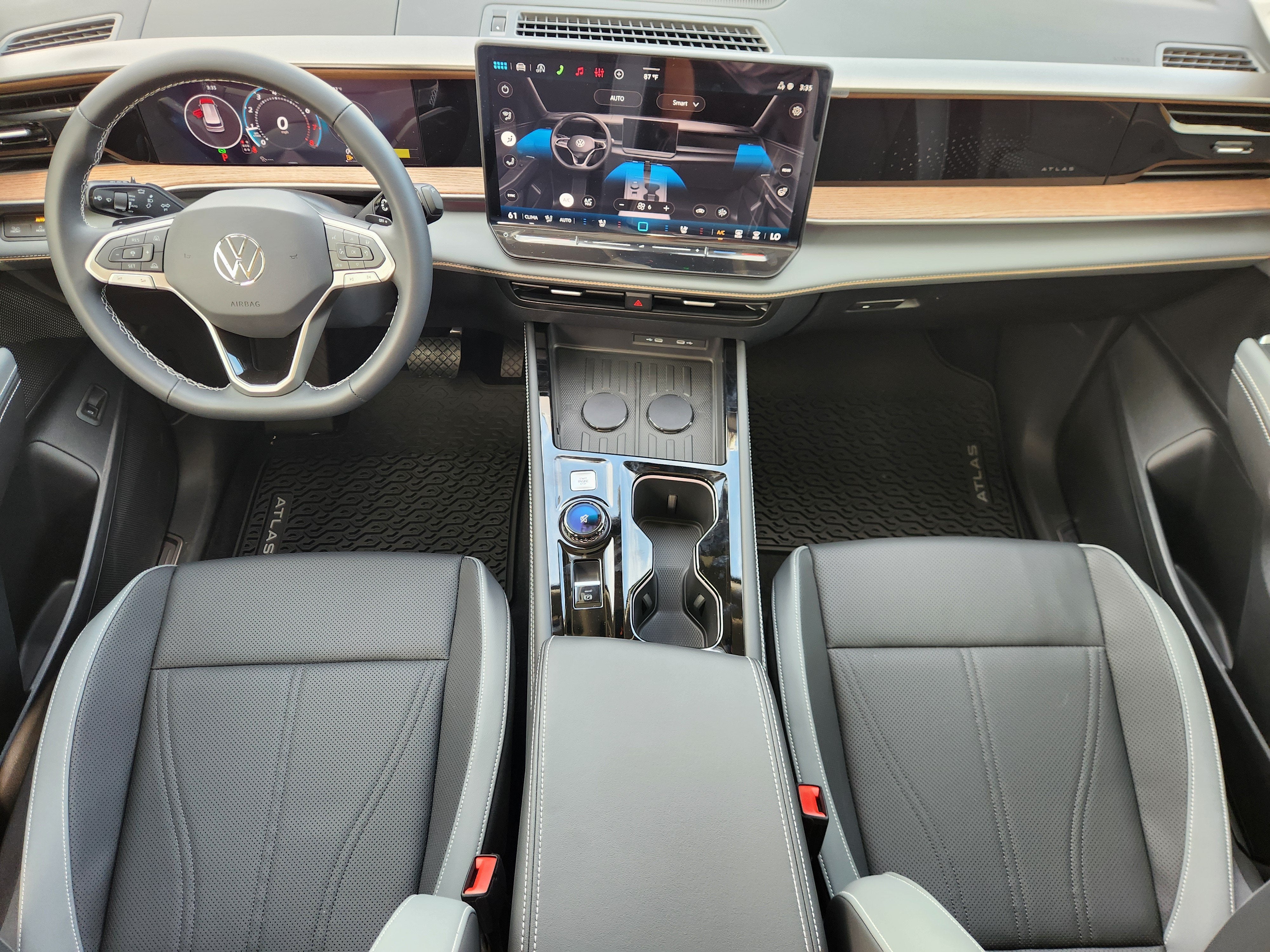 2027 Volkswagen Atlas SE w/Technology