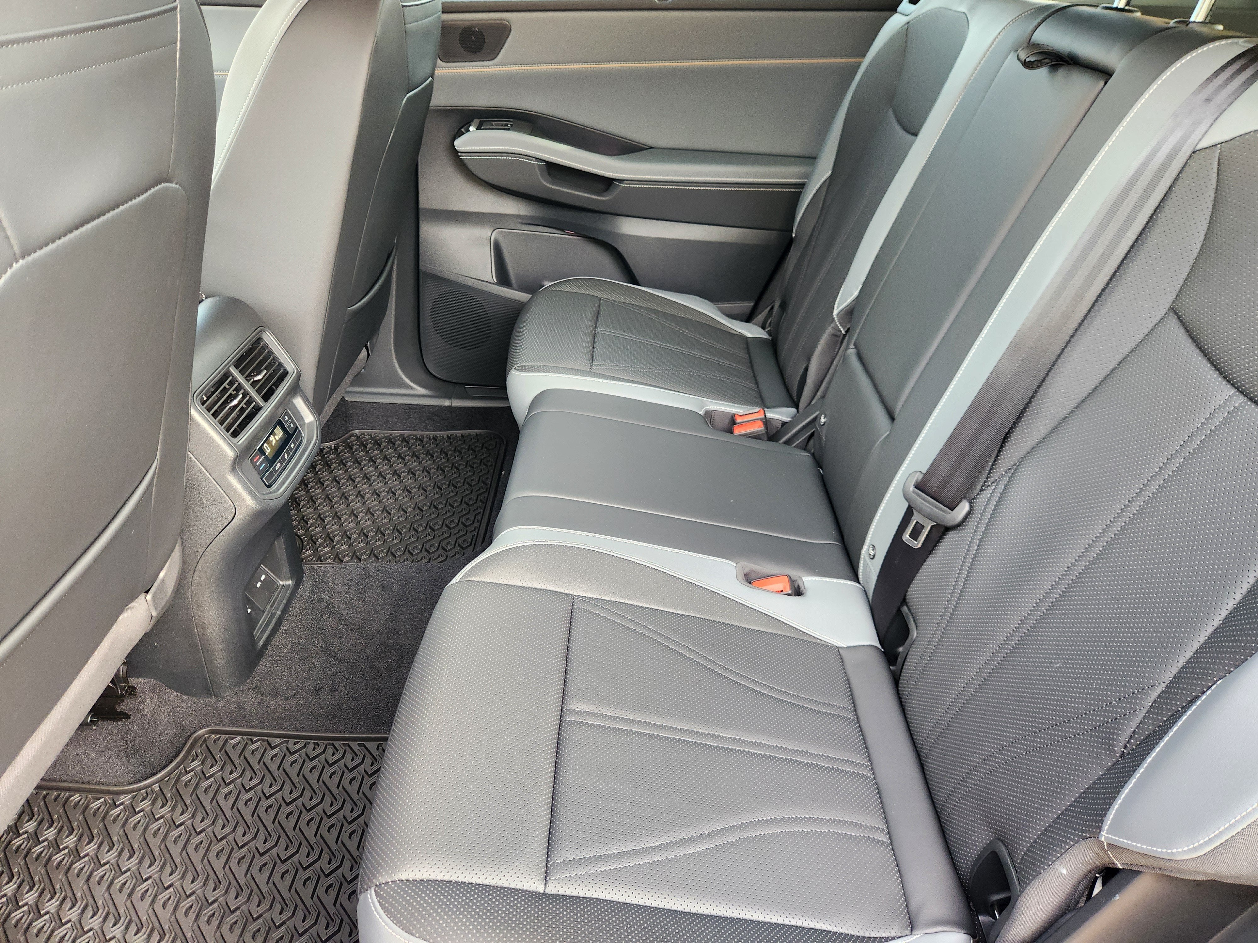2027 Volkswagen Atlas SE w/Technology