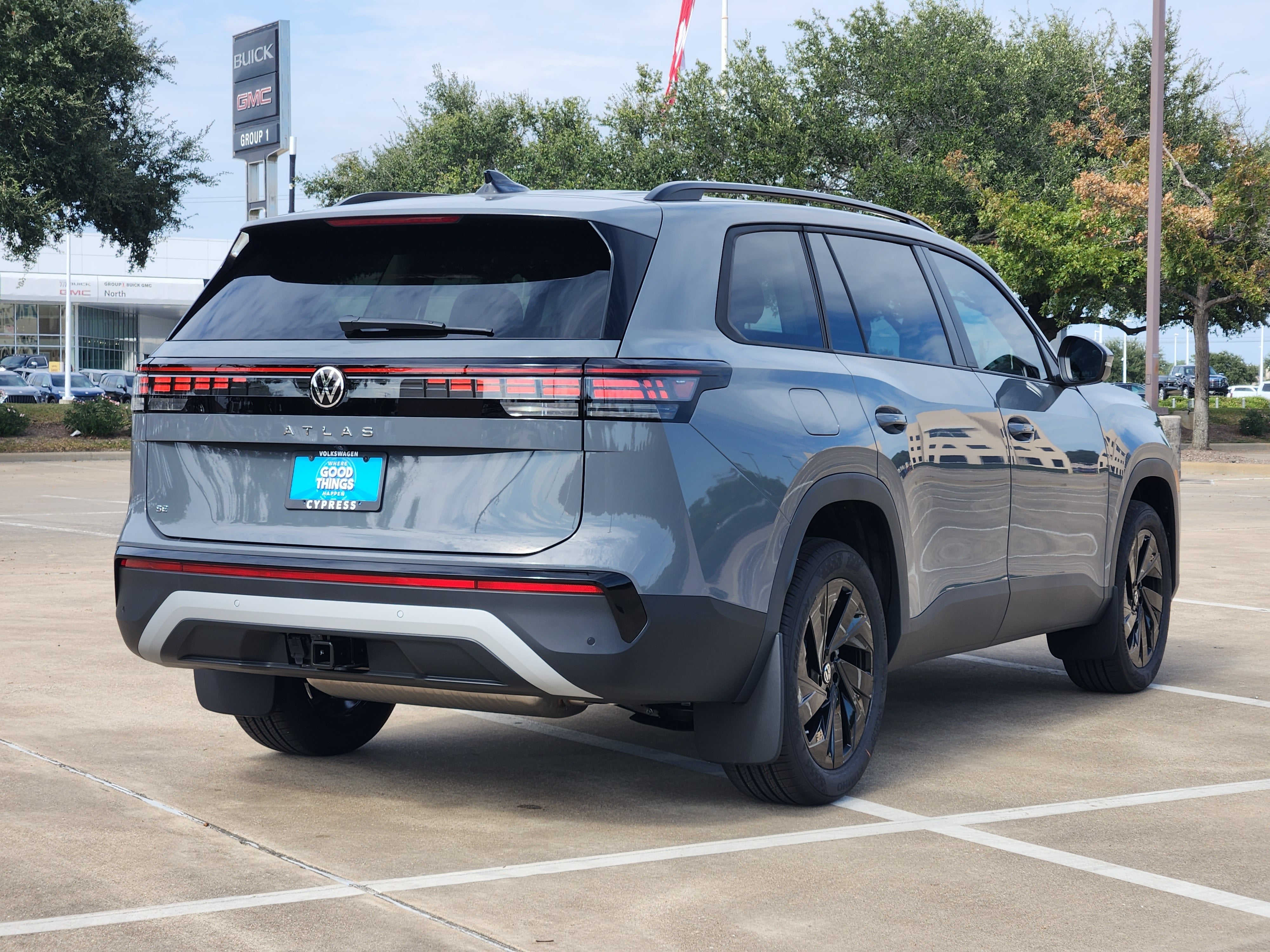 2027 Volkswagen Atlas SE w/Technology