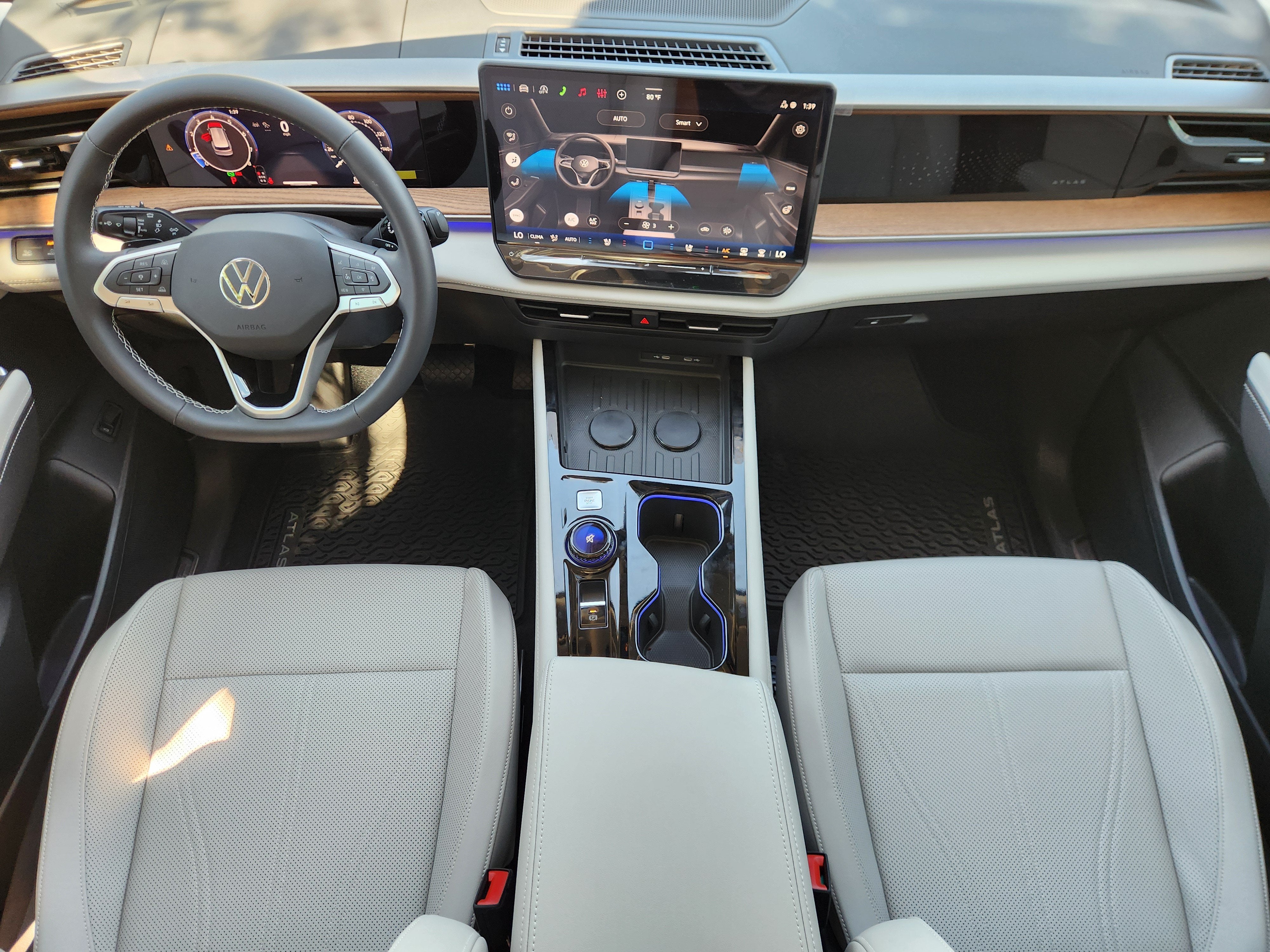 2027 Volkswagen Atlas SE w/Technology