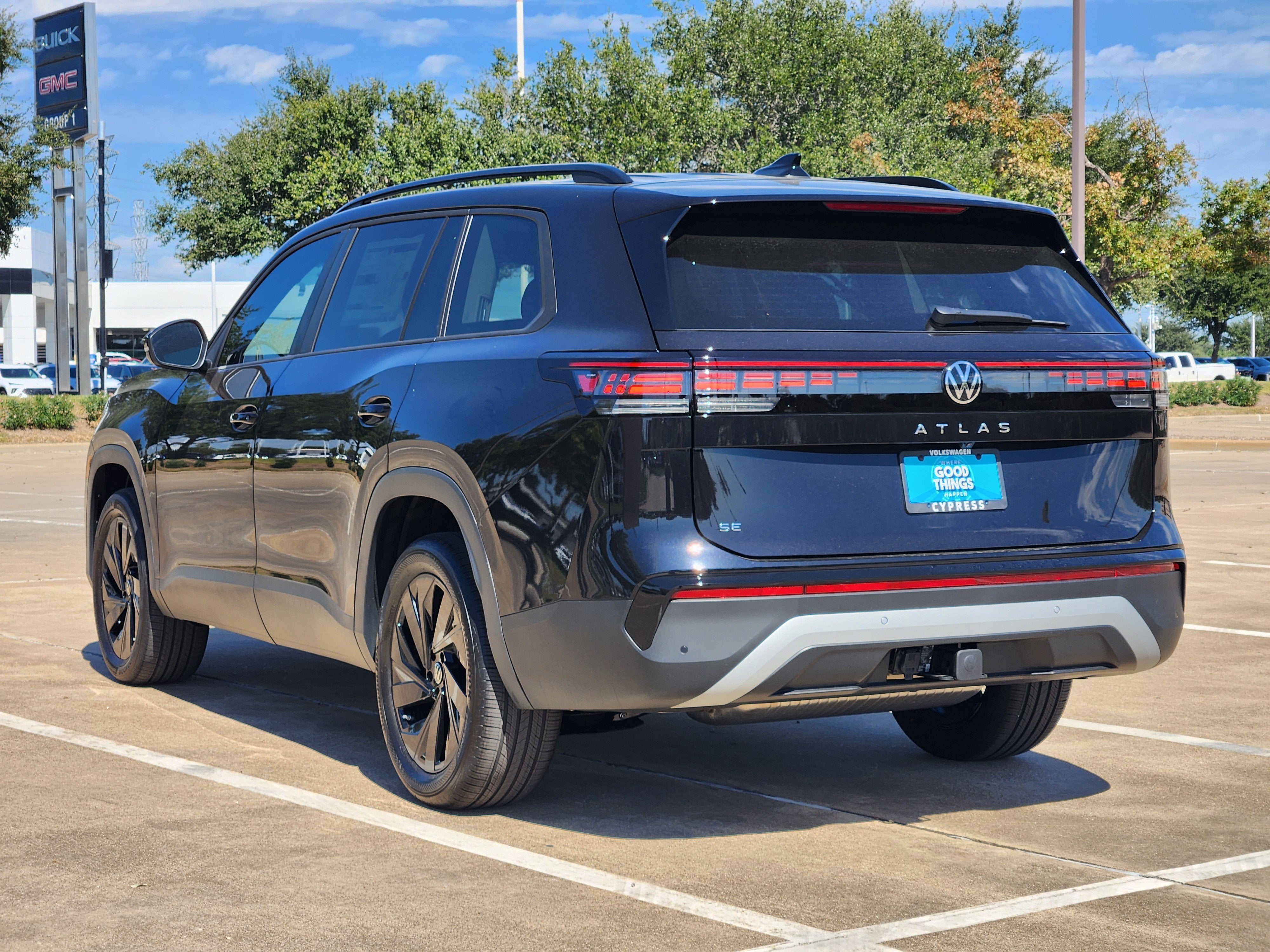 2027 Volkswagen Atlas SE w/Technology