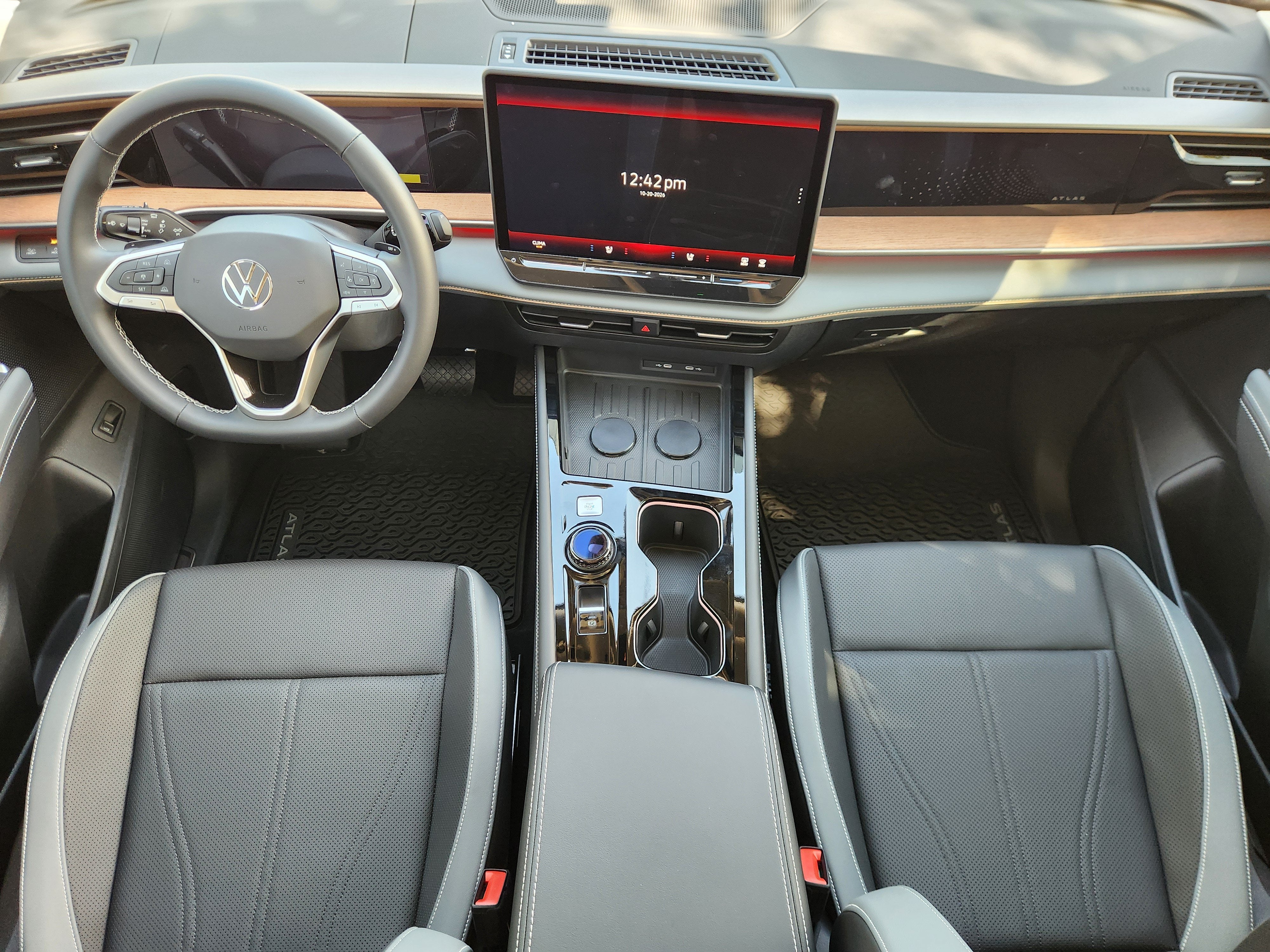 2027 Volkswagen Atlas SE w/Technology