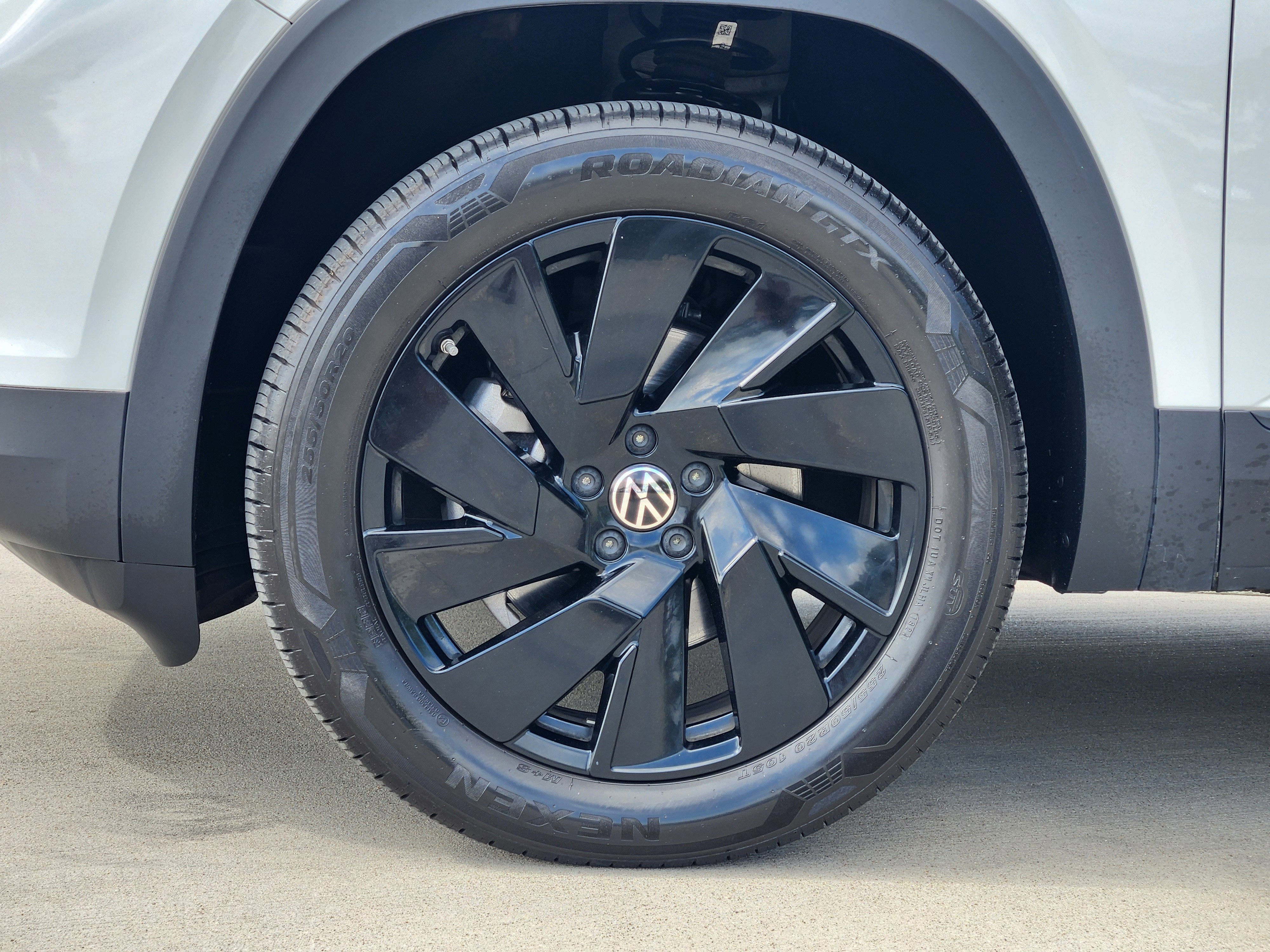 2025 Volkswagen Atlas Cross Sport 2.0T SE w/Technology