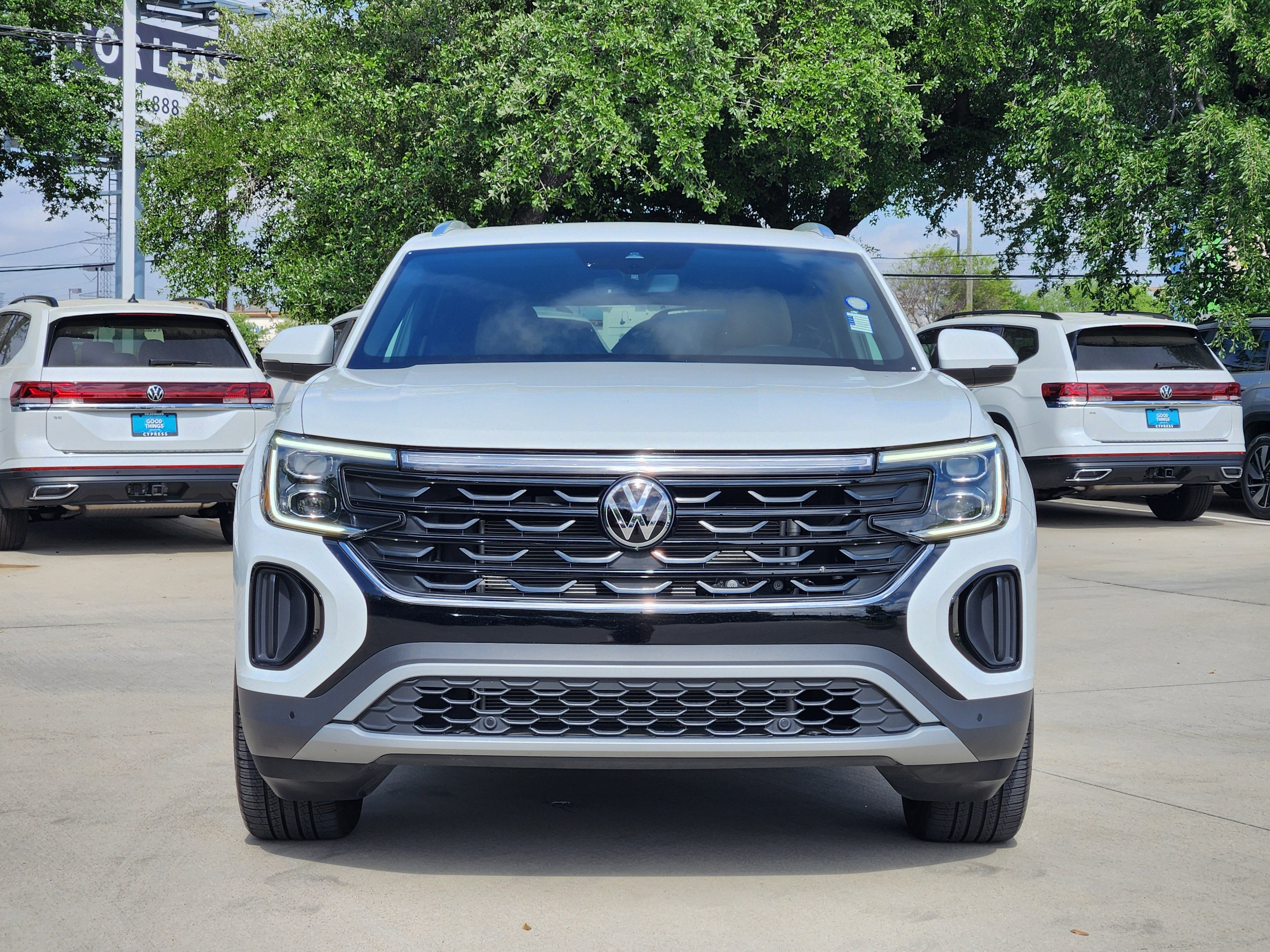 2025 Volkswagen Atlas Cross Sport 2.0T SE w/Technology