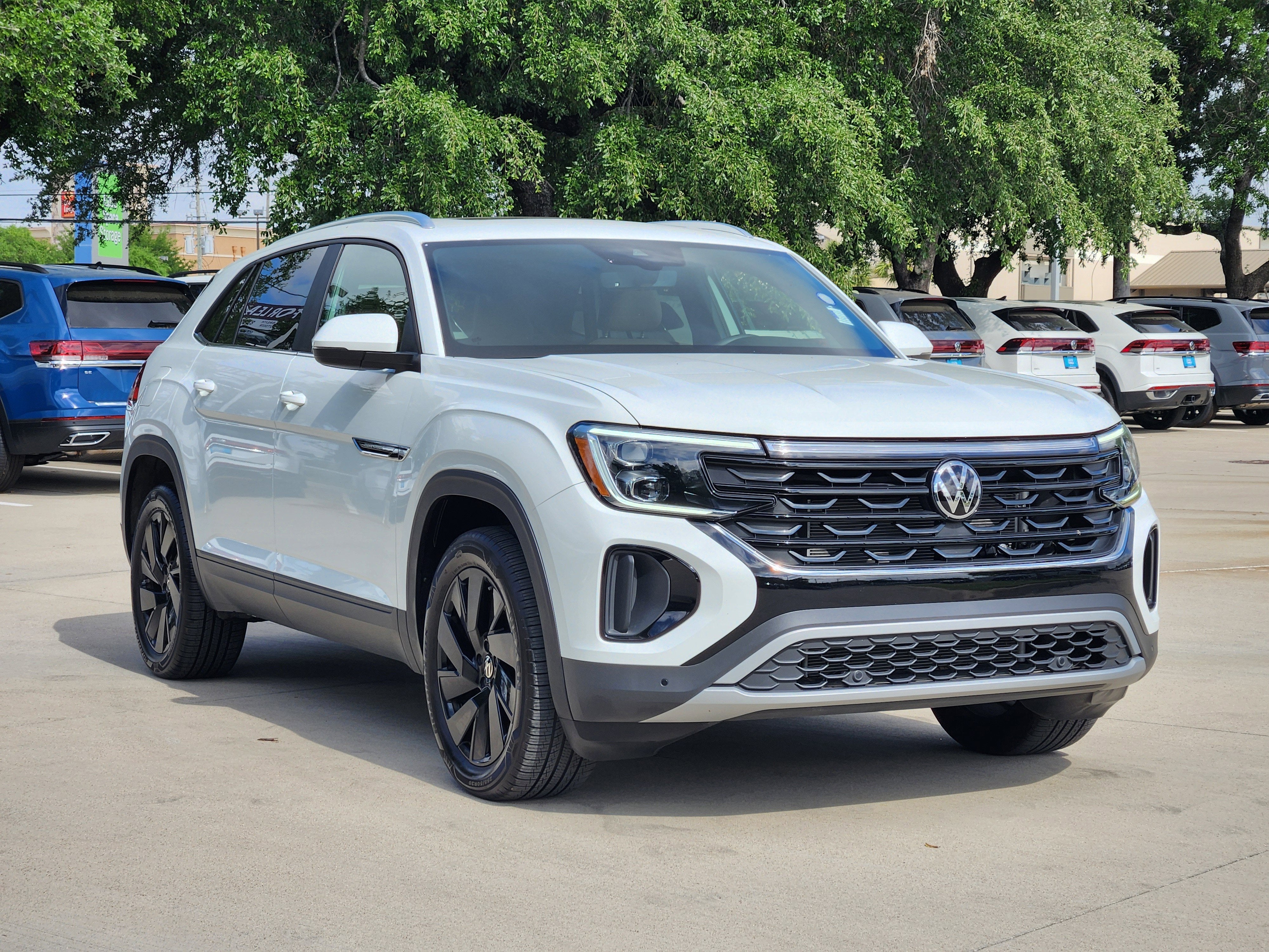 2025 Volkswagen Atlas Cross Sport 2.0T SE w/Technology